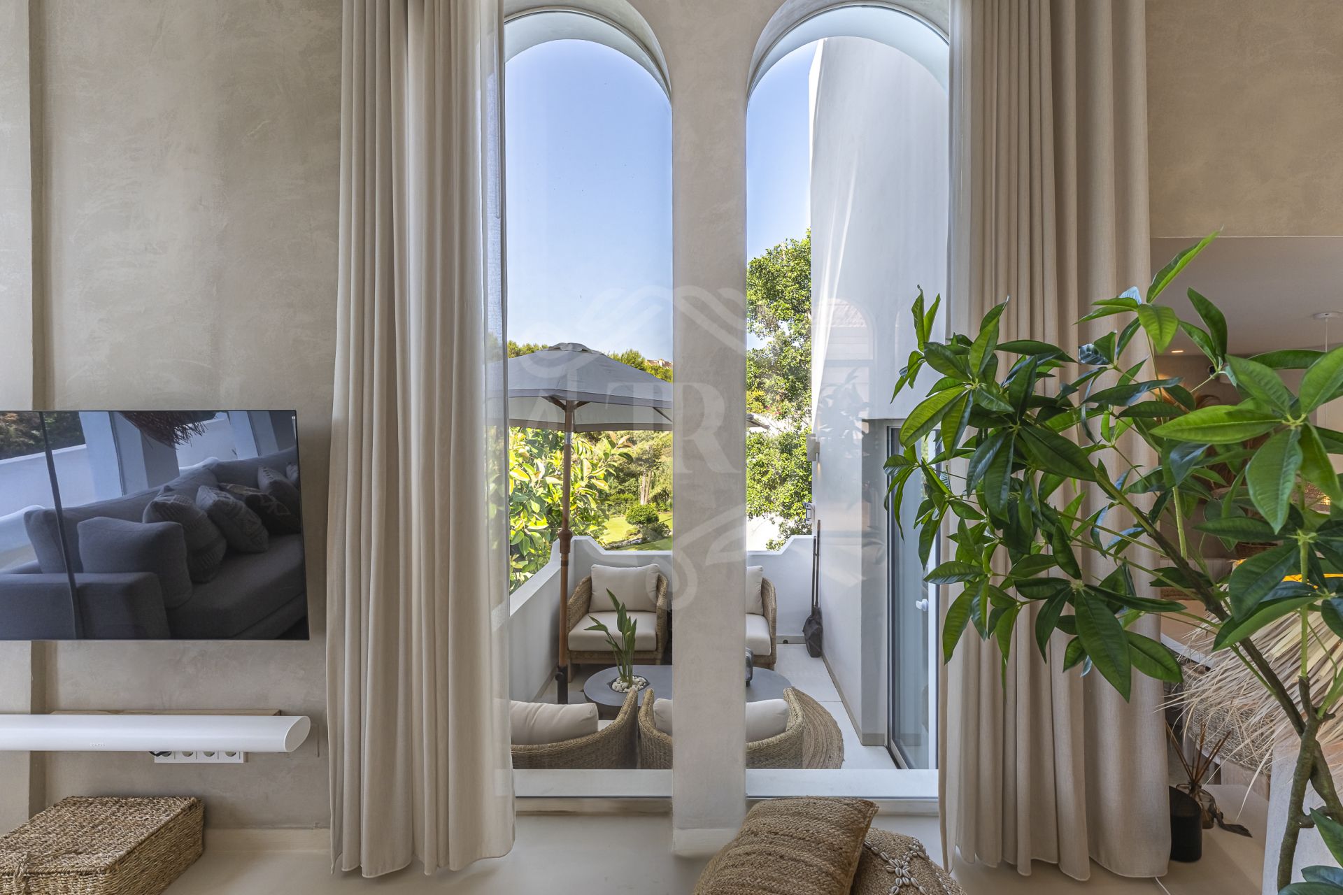 Villa for sale in Atalaya de Rio Verde, Nueva Andalucia
