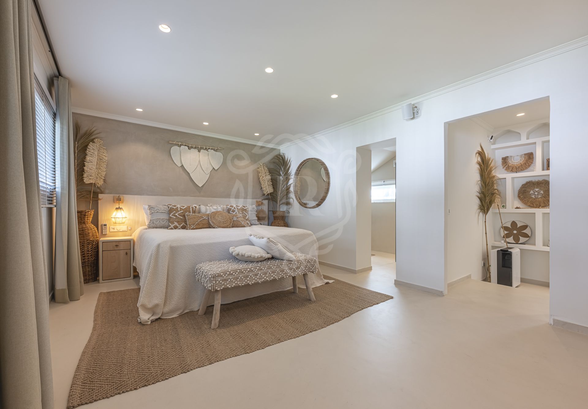 Villa for sale in Atalaya de Rio Verde, Nueva Andalucia