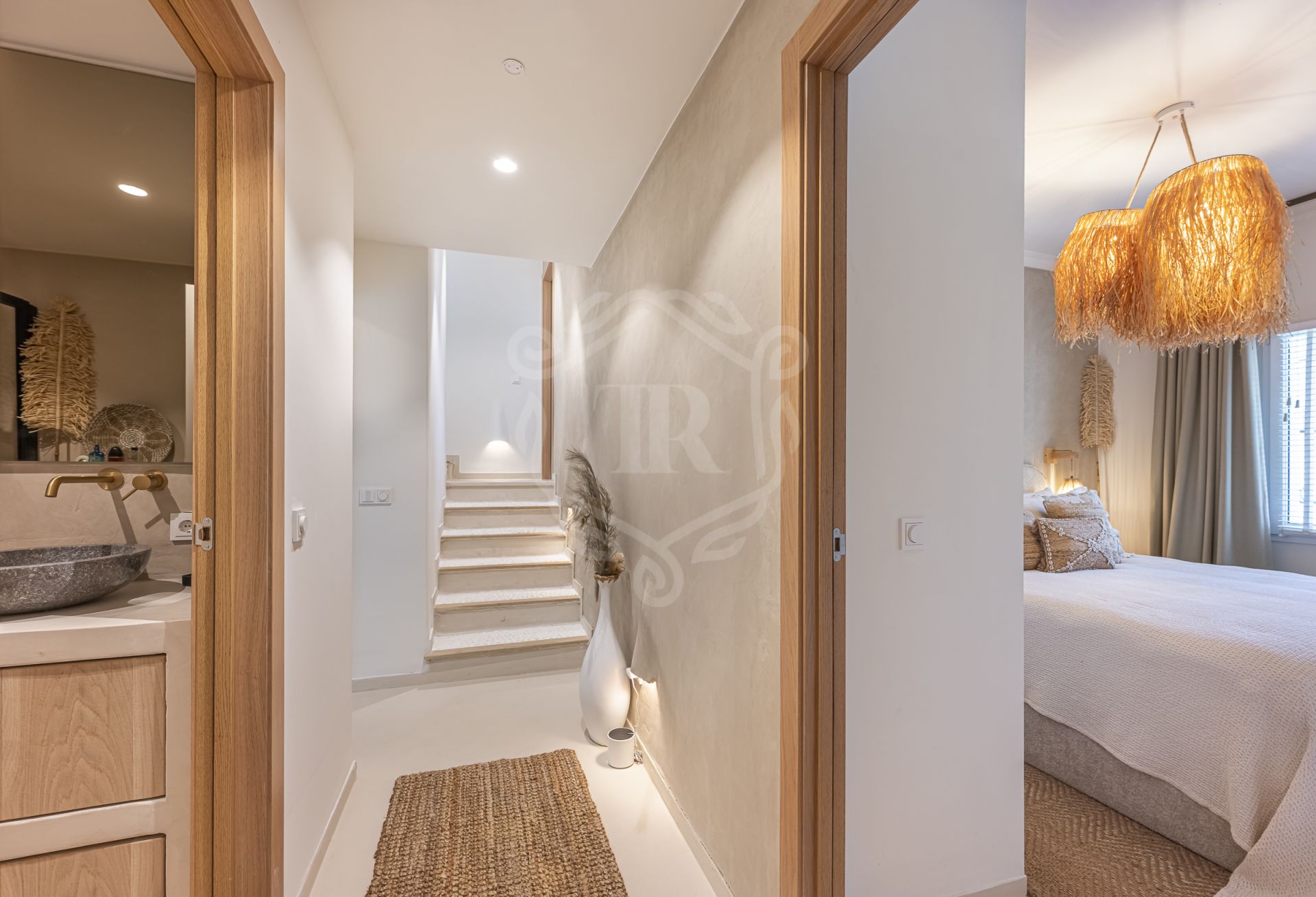 Villa for sale in Atalaya de Rio Verde, Nueva Andalucia