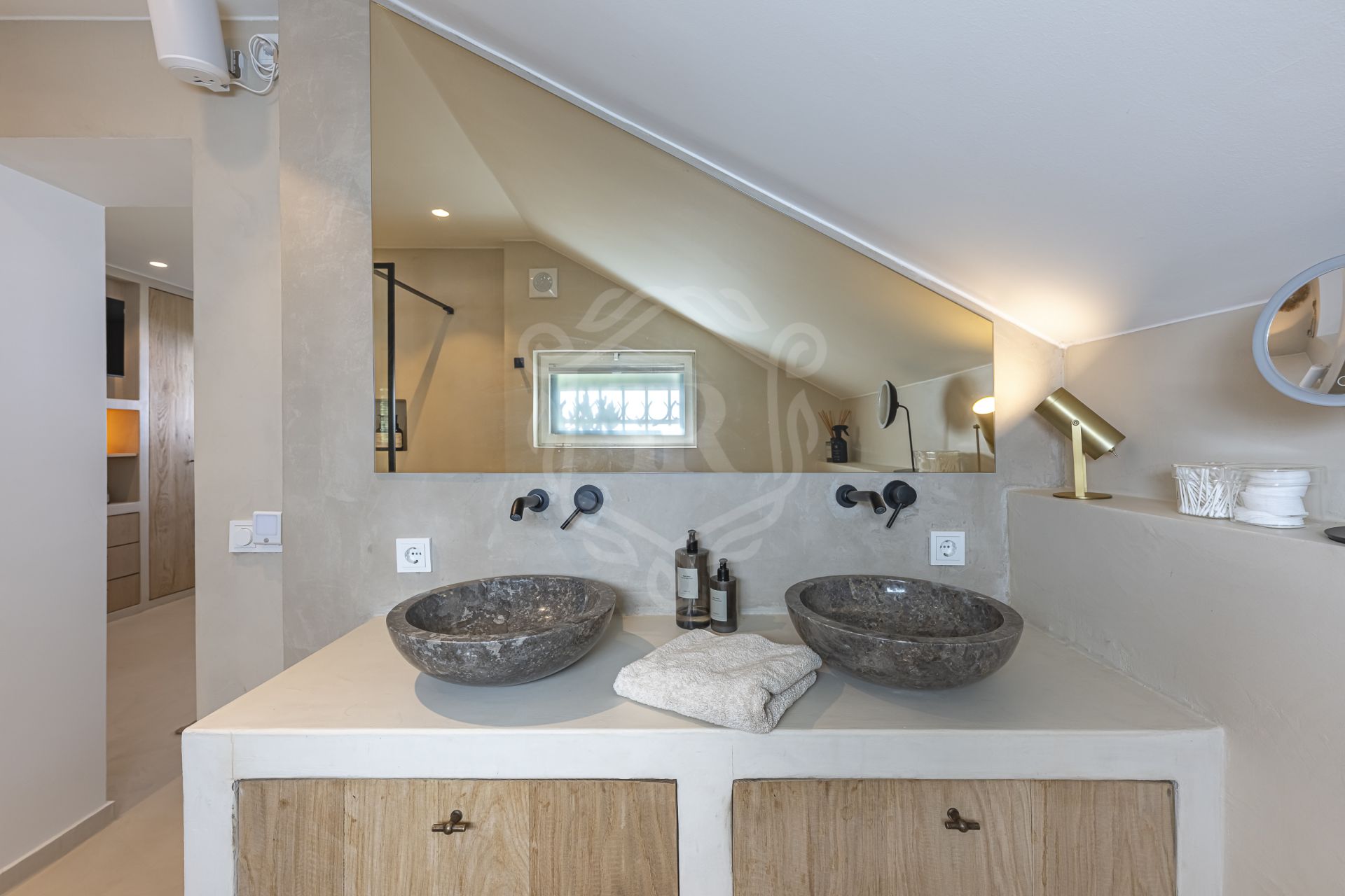 Villa for sale in Atalaya de Rio Verde, Nueva Andalucia