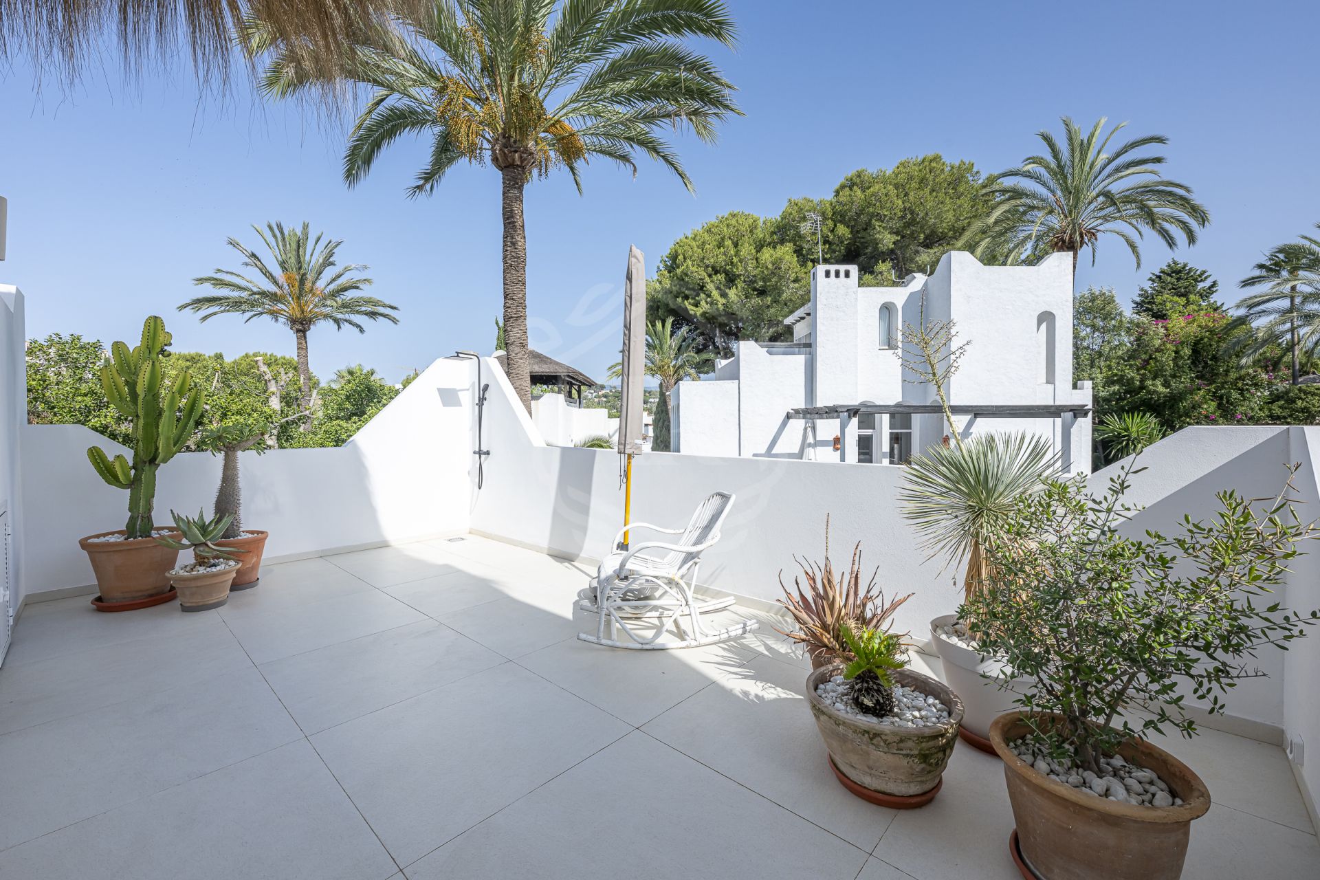 Villa for sale in Atalaya de Rio Verde, Nueva Andalucia
