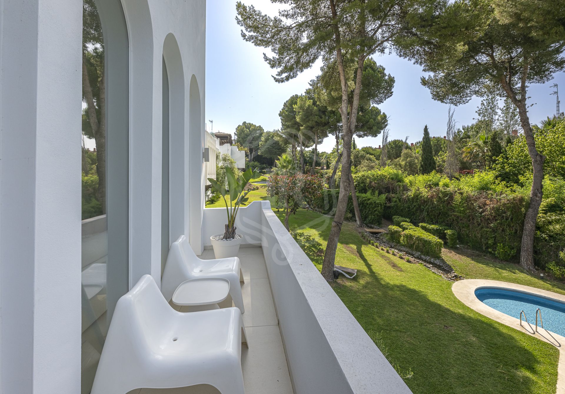 Villa for sale in Atalaya de Rio Verde, Nueva Andalucia