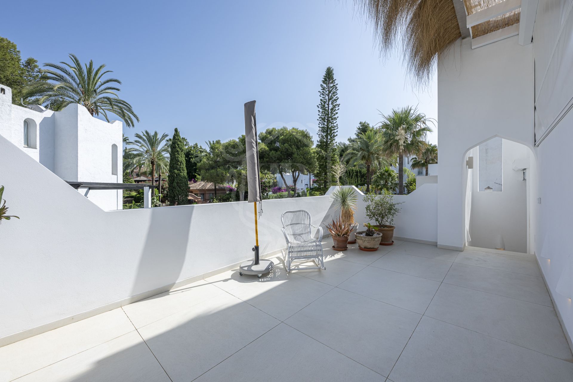 Villa for sale in Atalaya de Rio Verde, Nueva Andalucia