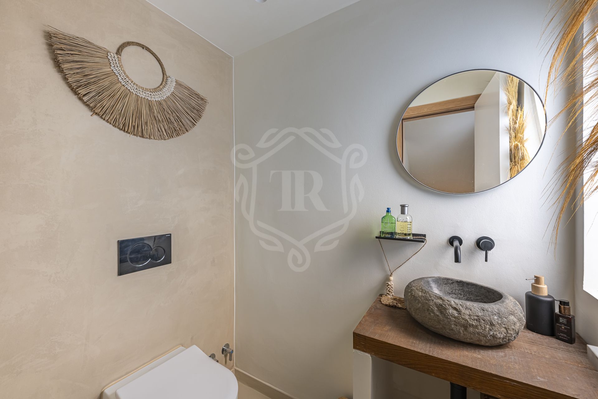 Villa for sale in Atalaya de Rio Verde, Nueva Andalucia