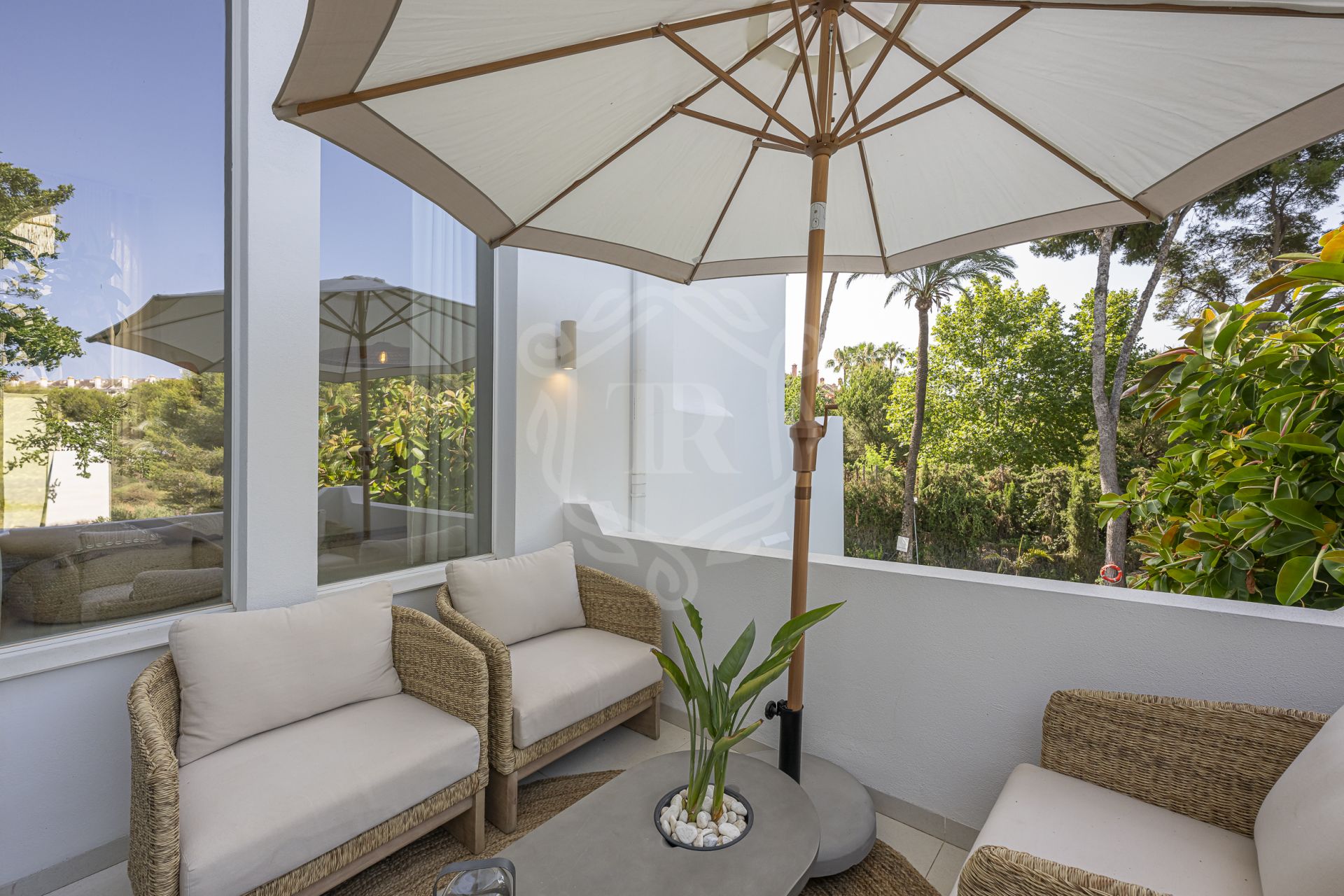 Villa for sale in Atalaya de Rio Verde, Nueva Andalucia