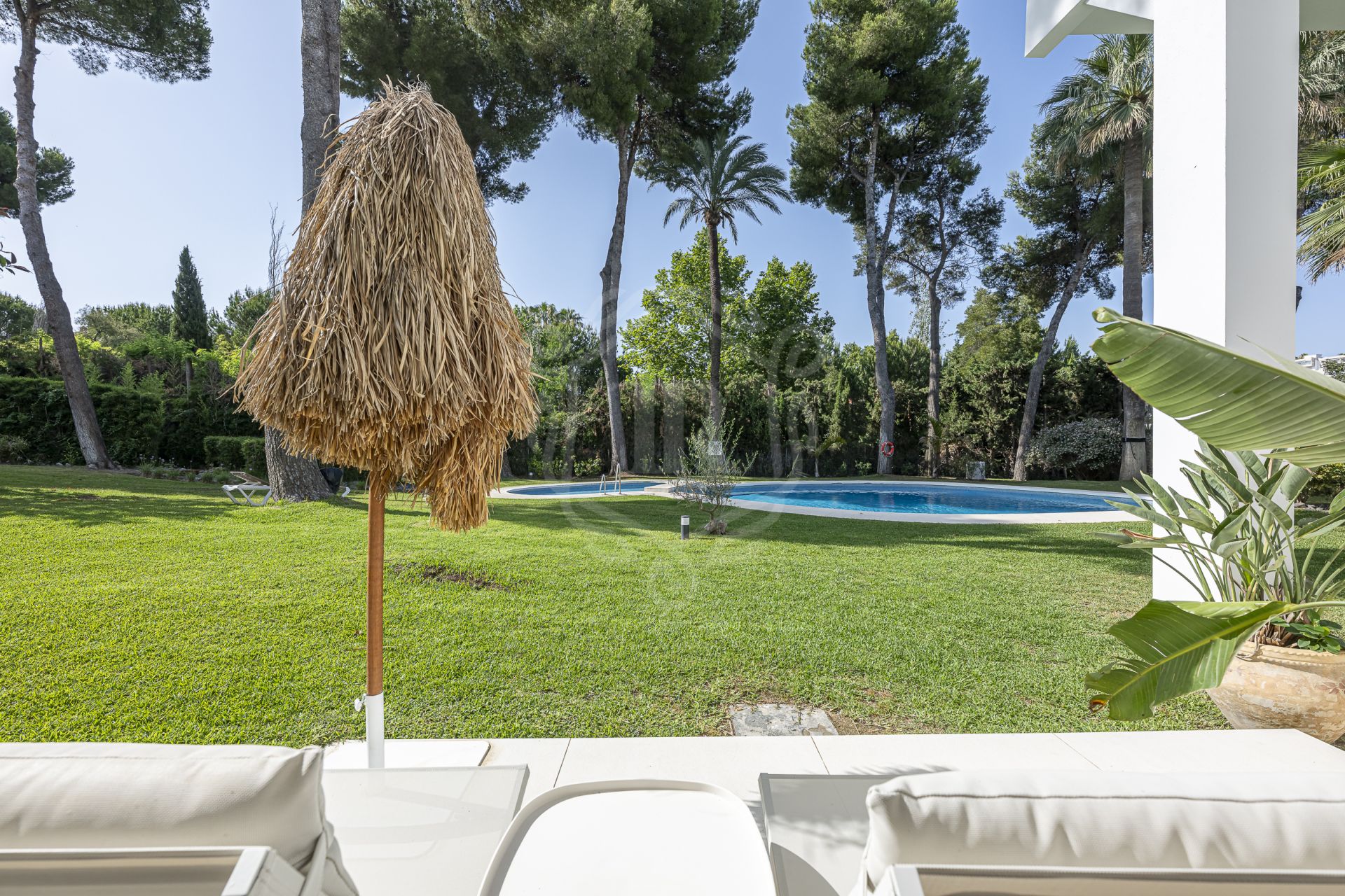 Villa for sale in Atalaya de Rio Verde, Nueva Andalucia
