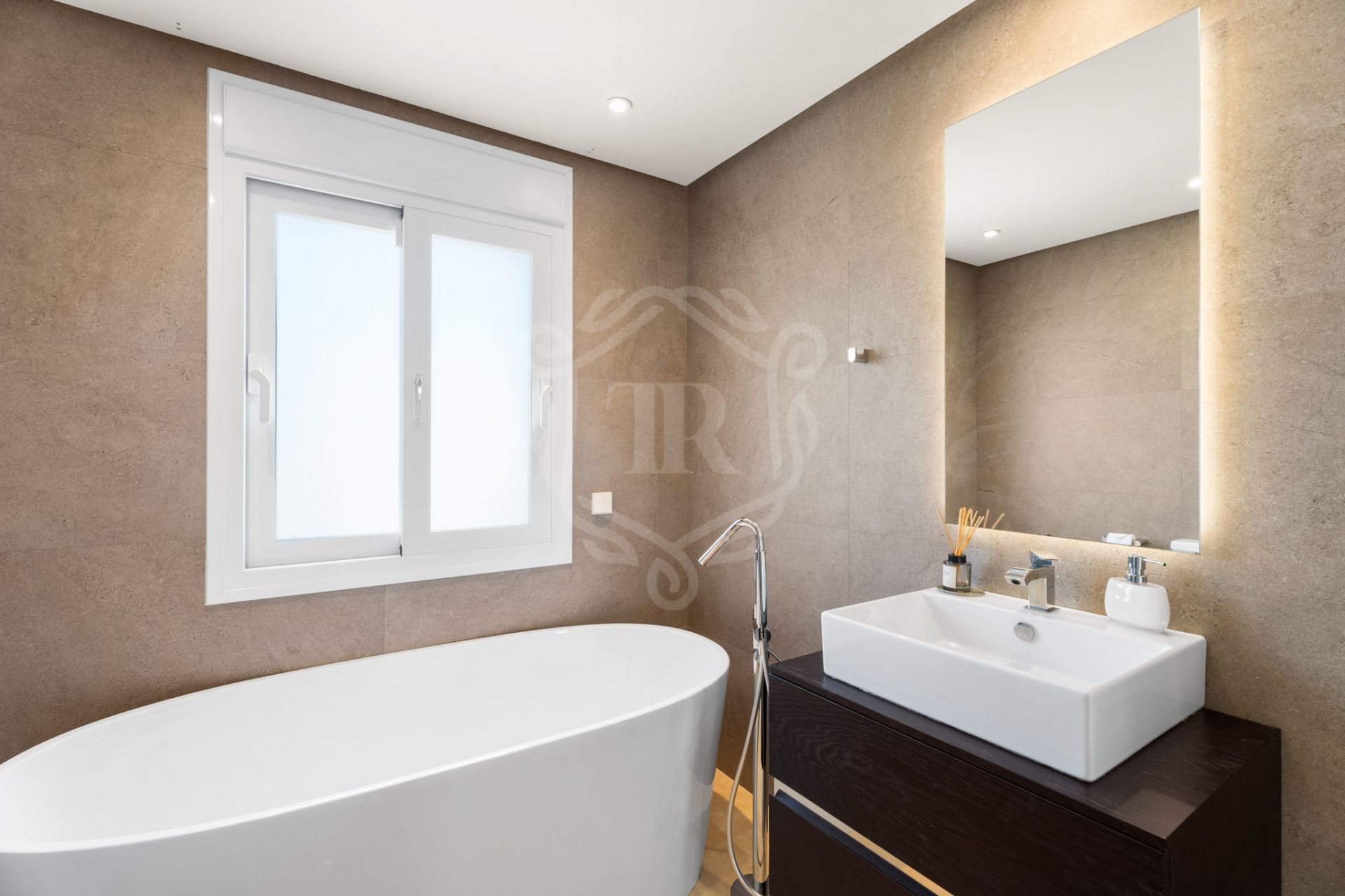 Villa en venta en Nueva Andalucia, Marbella