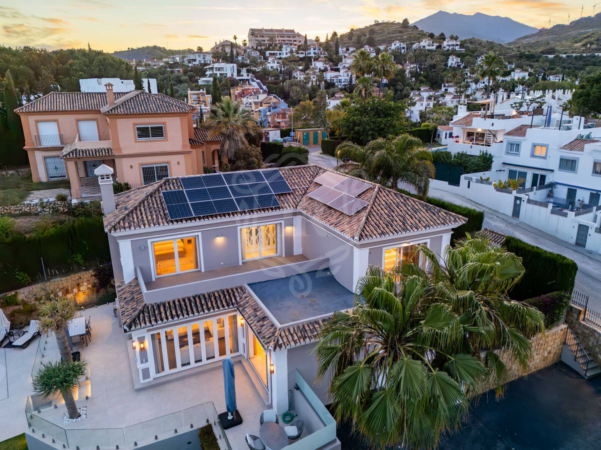 Villa en venta en Nueva Andalucia, Marbella