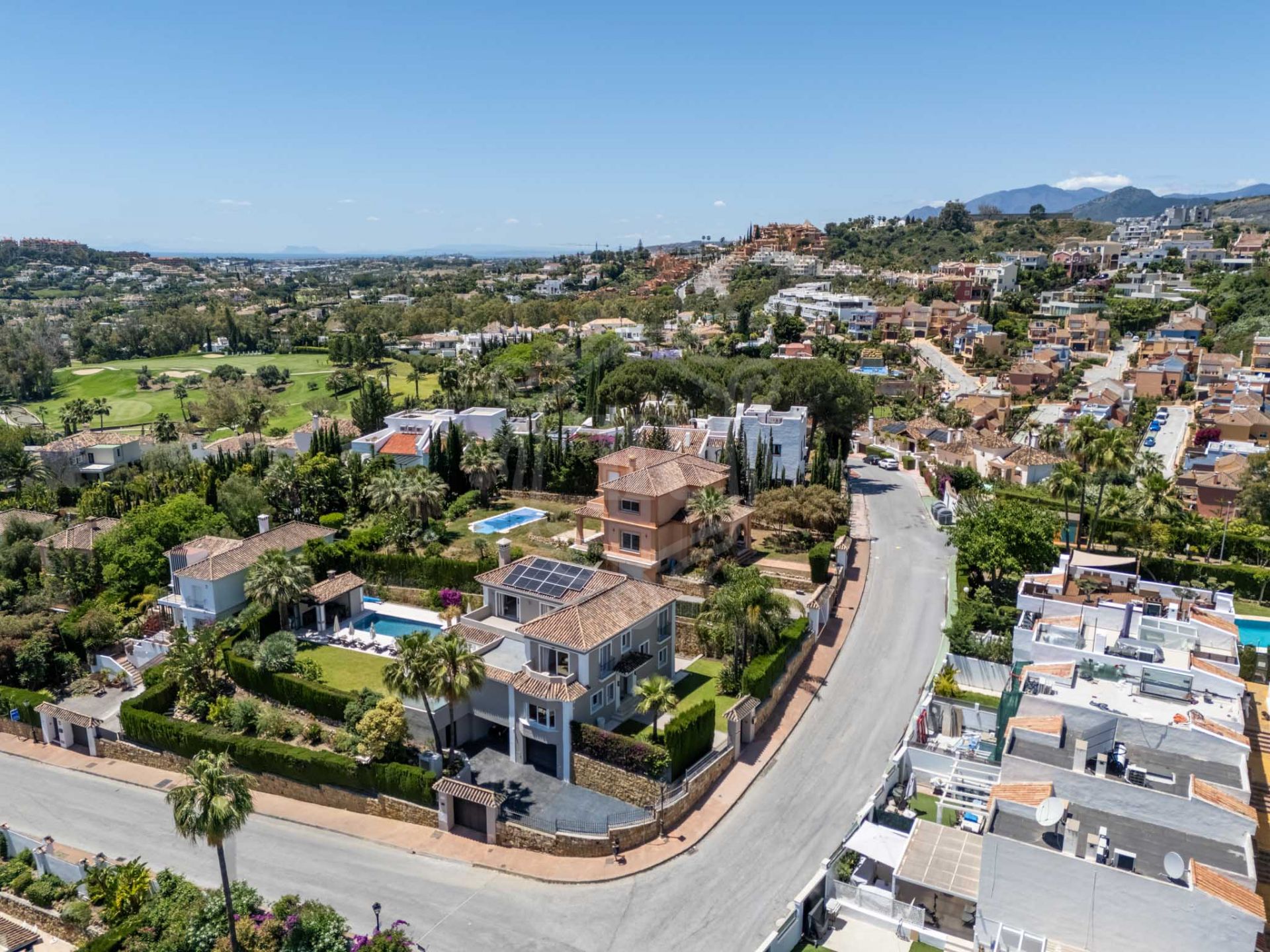 Villa en venta en Nueva Andalucia, Marbella