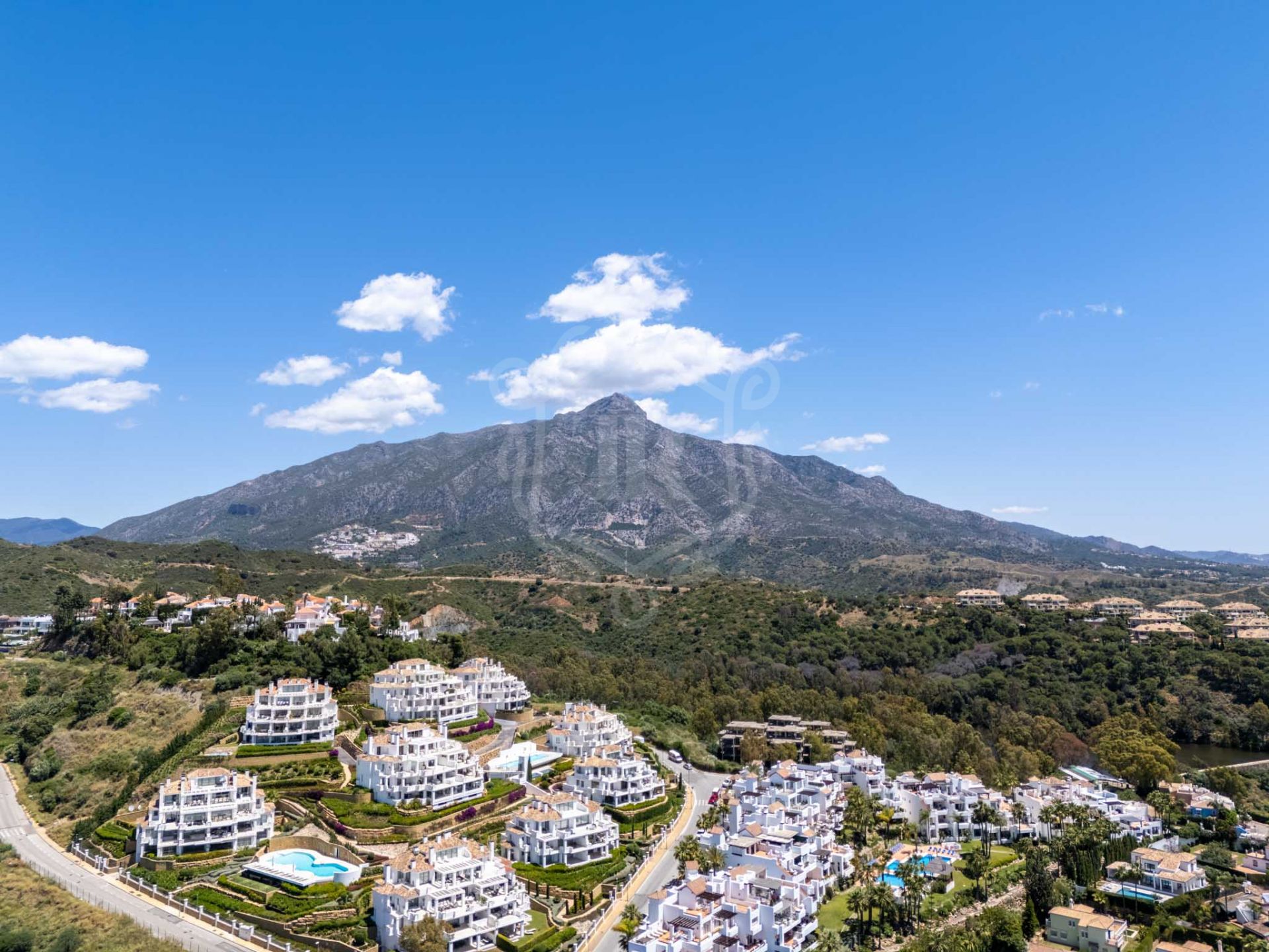 Villa en venta en Nueva Andalucia, Marbella