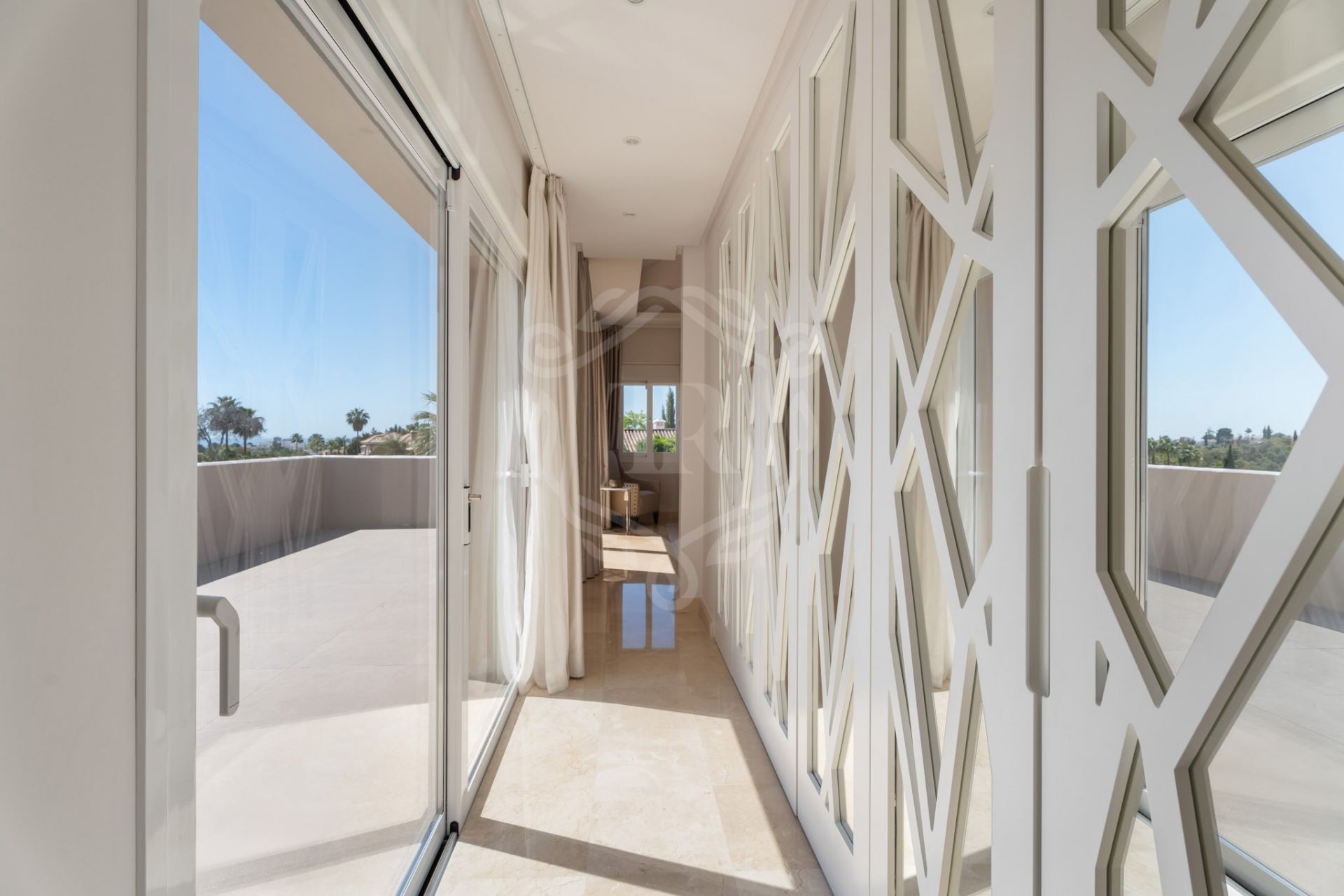 Villa en venta en Nueva Andalucia, Marbella