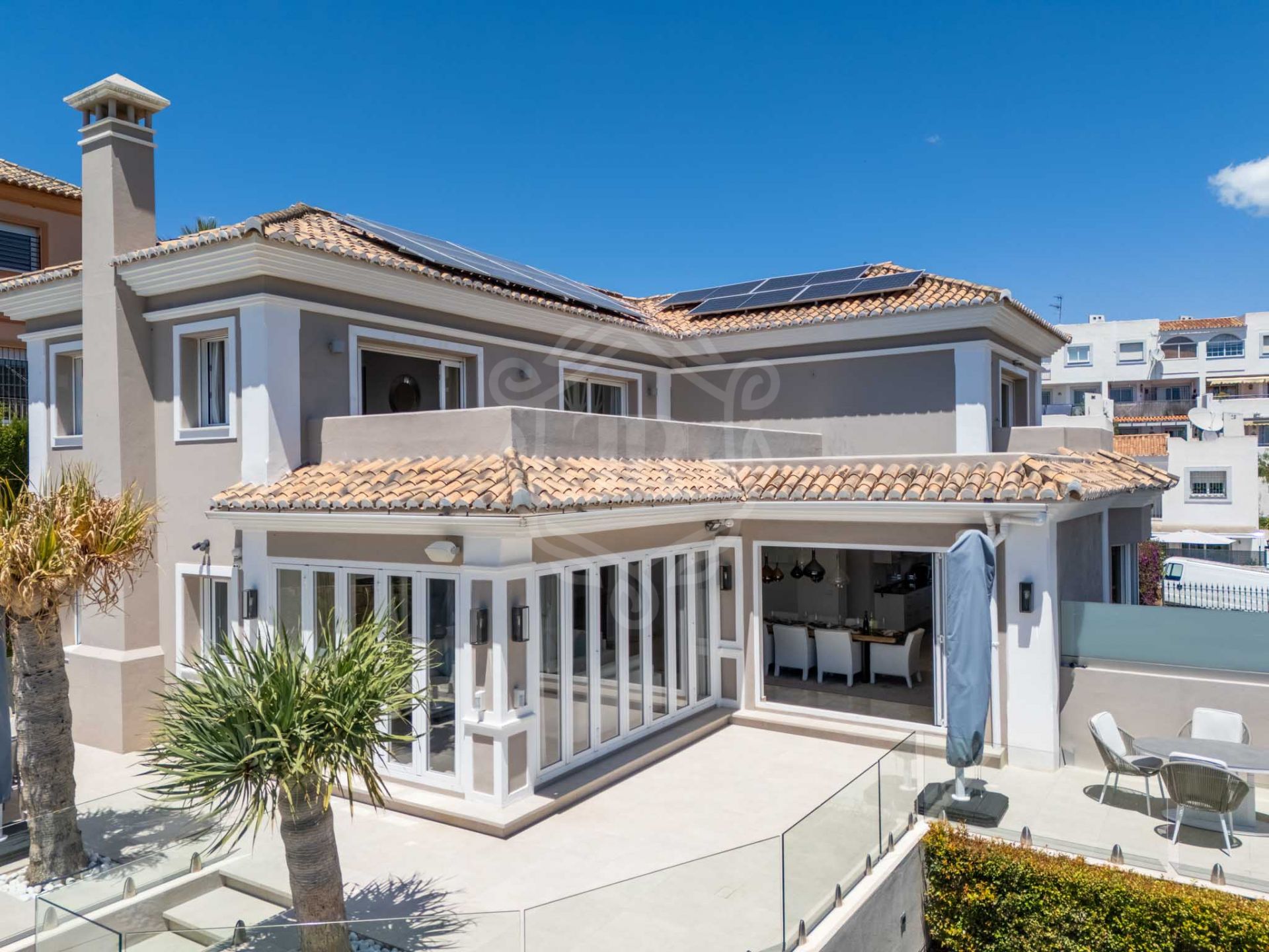 Villa en venta en Nueva Andalucia, Marbella
