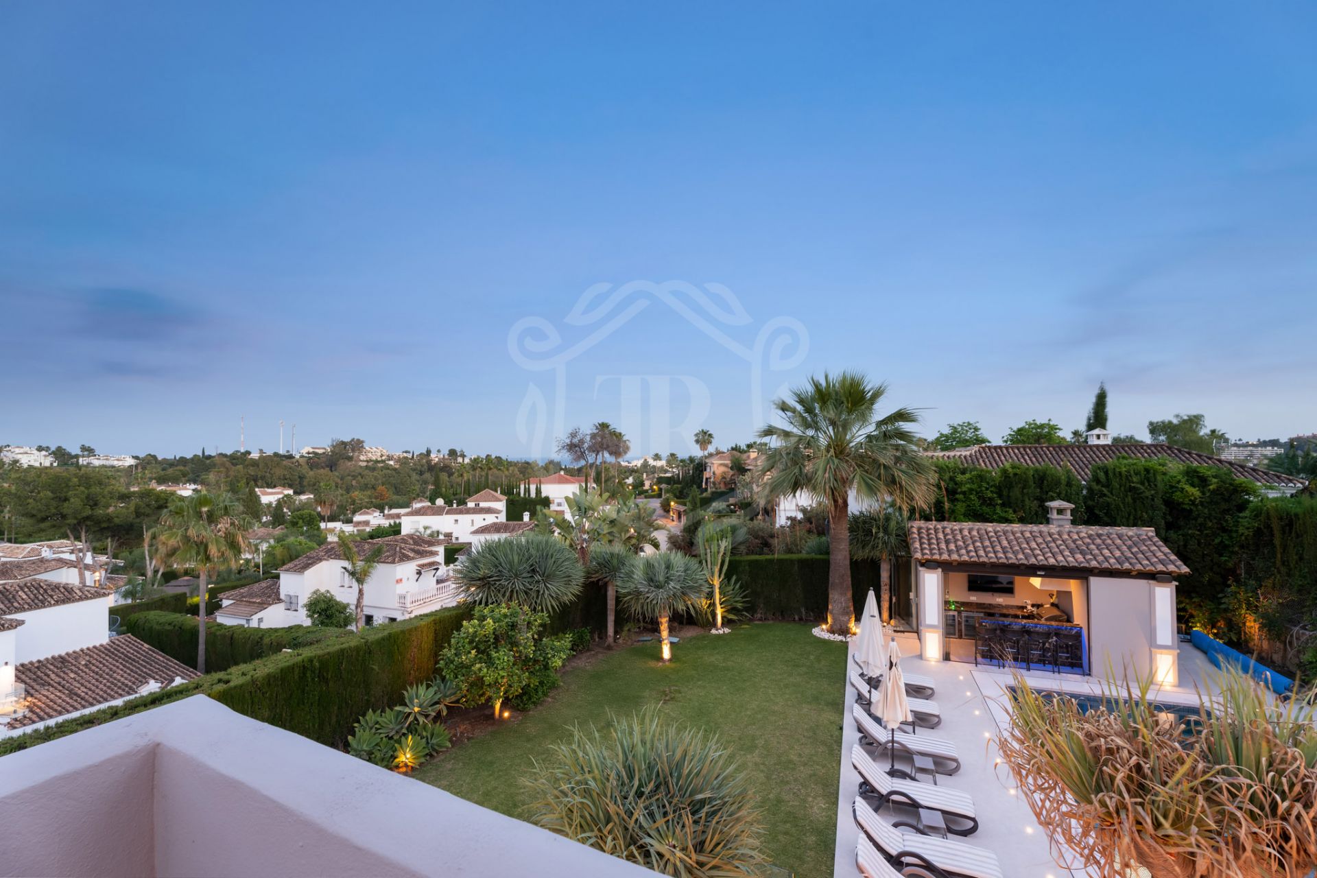 Villa en venta en Nueva Andalucia, Marbella