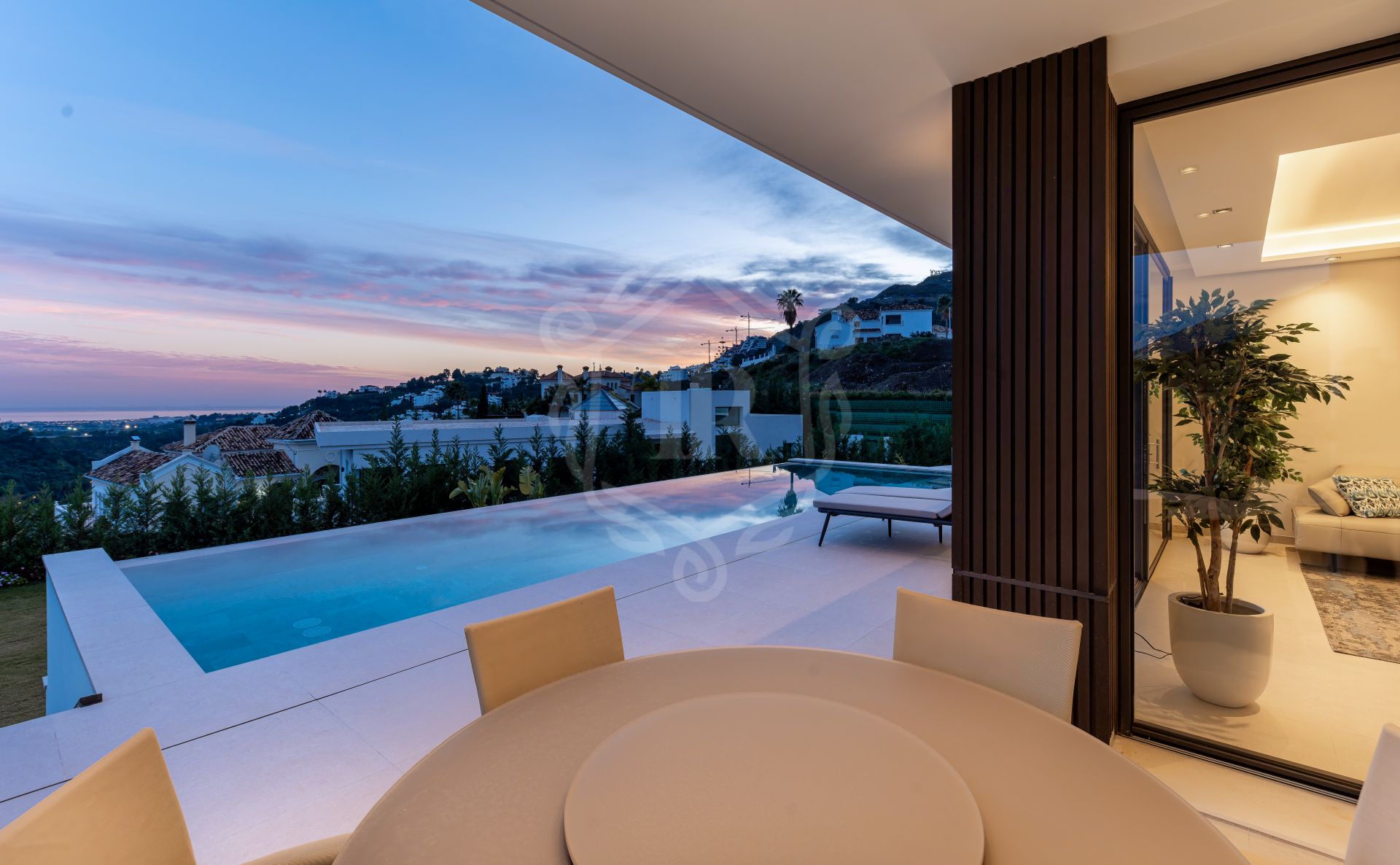 Villa for sale in Lomas de La Quinta, Benahavis