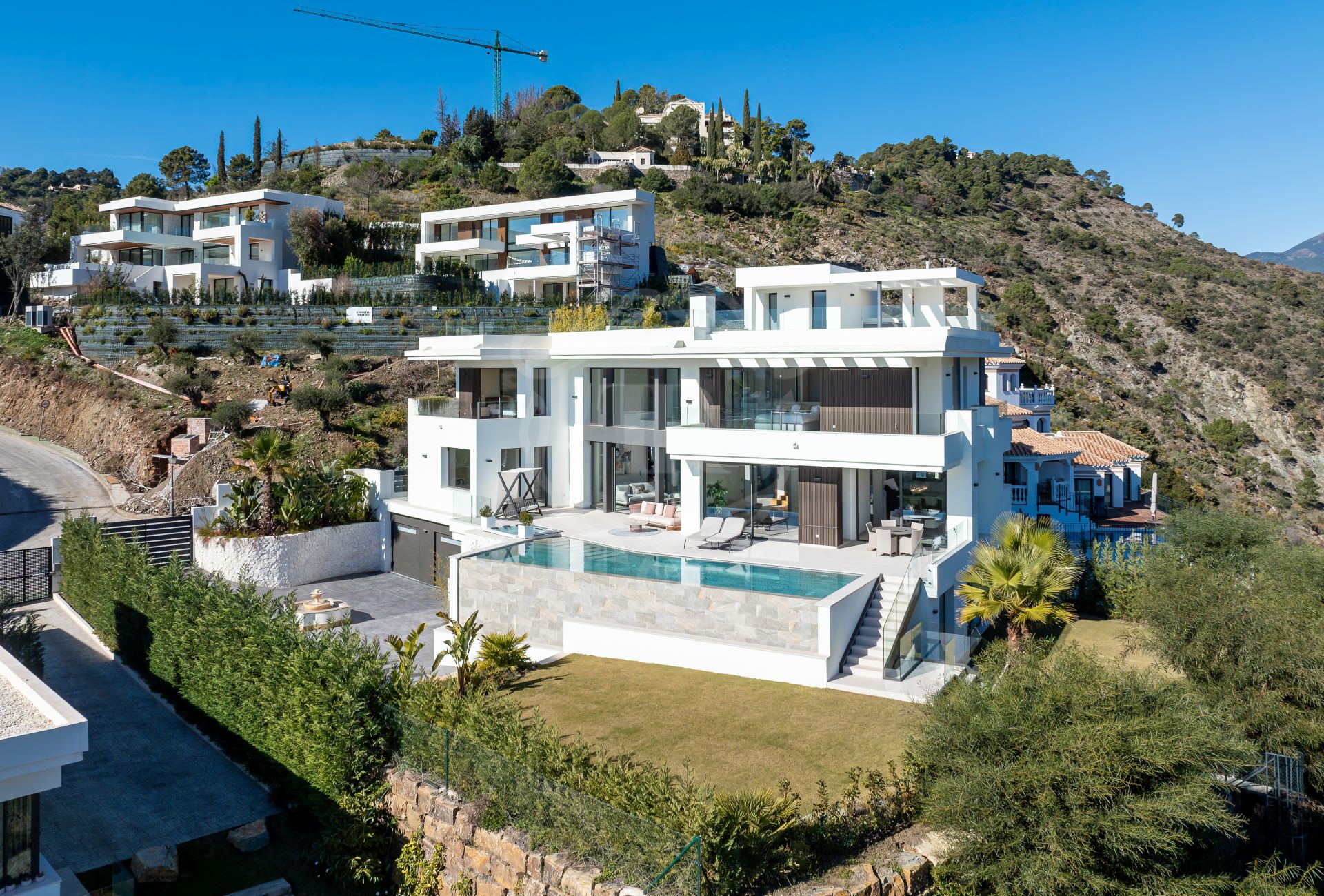 Villa for sale in Lomas de La Quinta, Benahavis