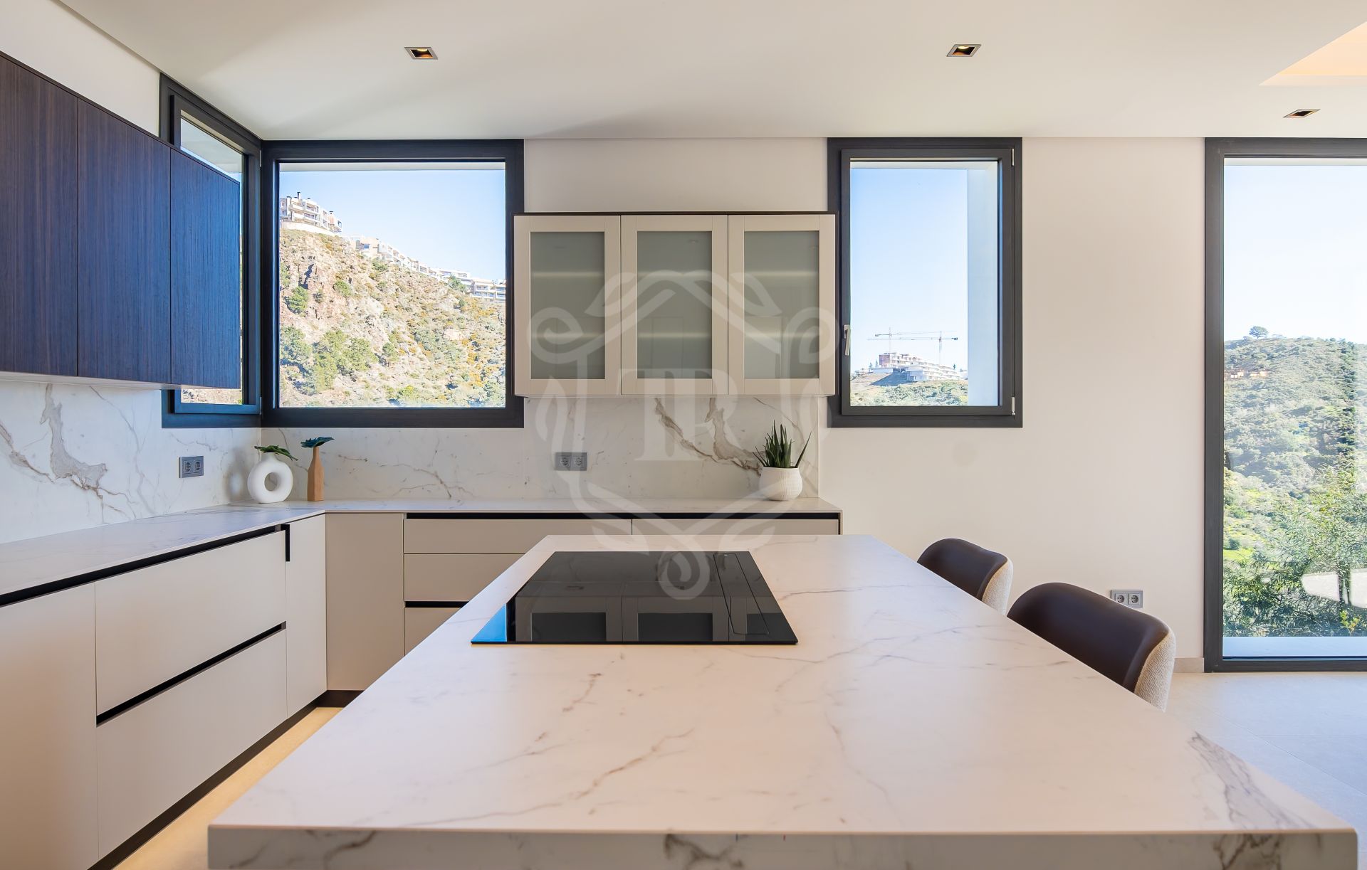 Villa for sale in Lomas de La Quinta, Benahavis