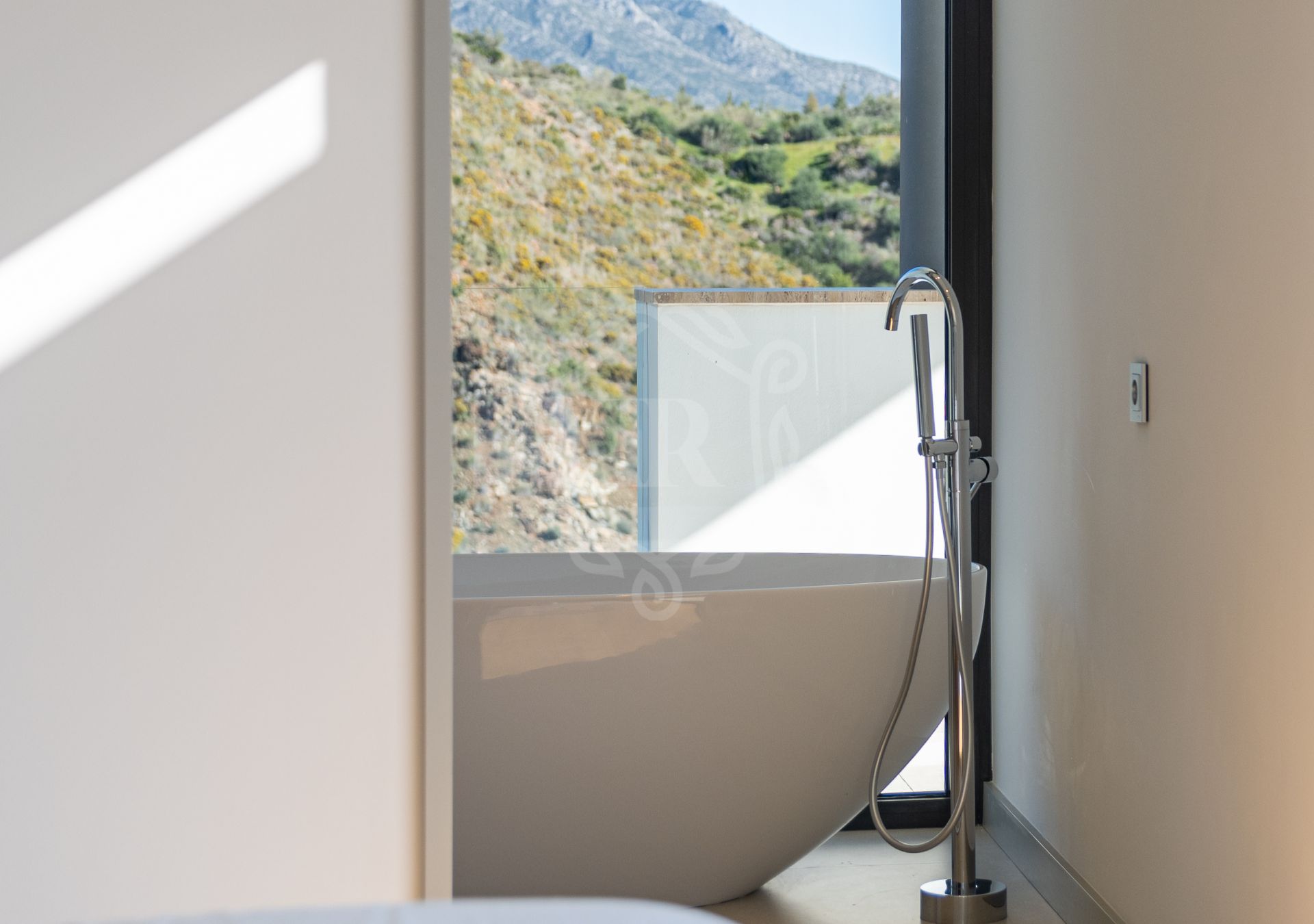 Villa for sale in Lomas de La Quinta, Benahavis