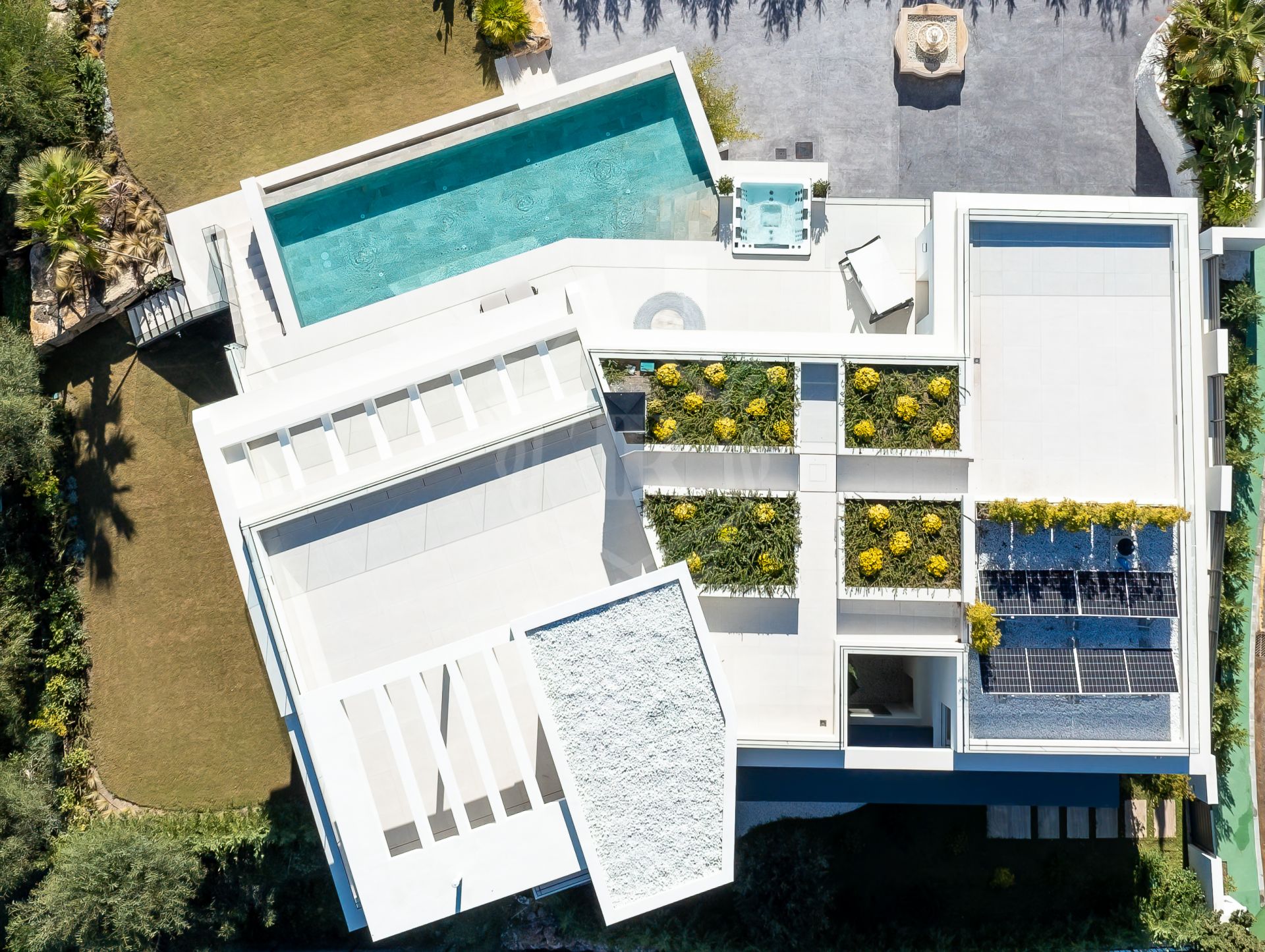 Villa for sale in Lomas de La Quinta, Benahavis