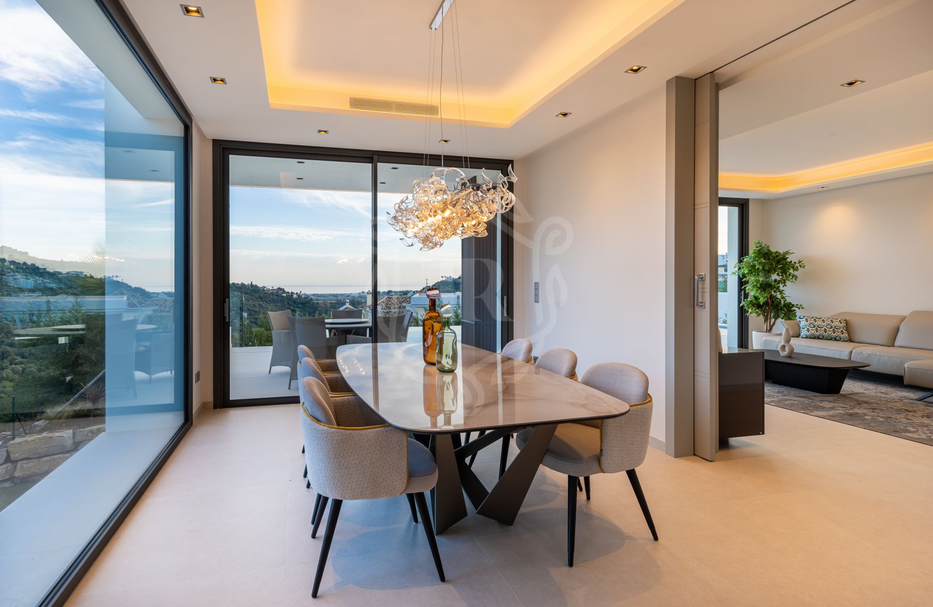 Villa for sale in Lomas de La Quinta, Benahavis