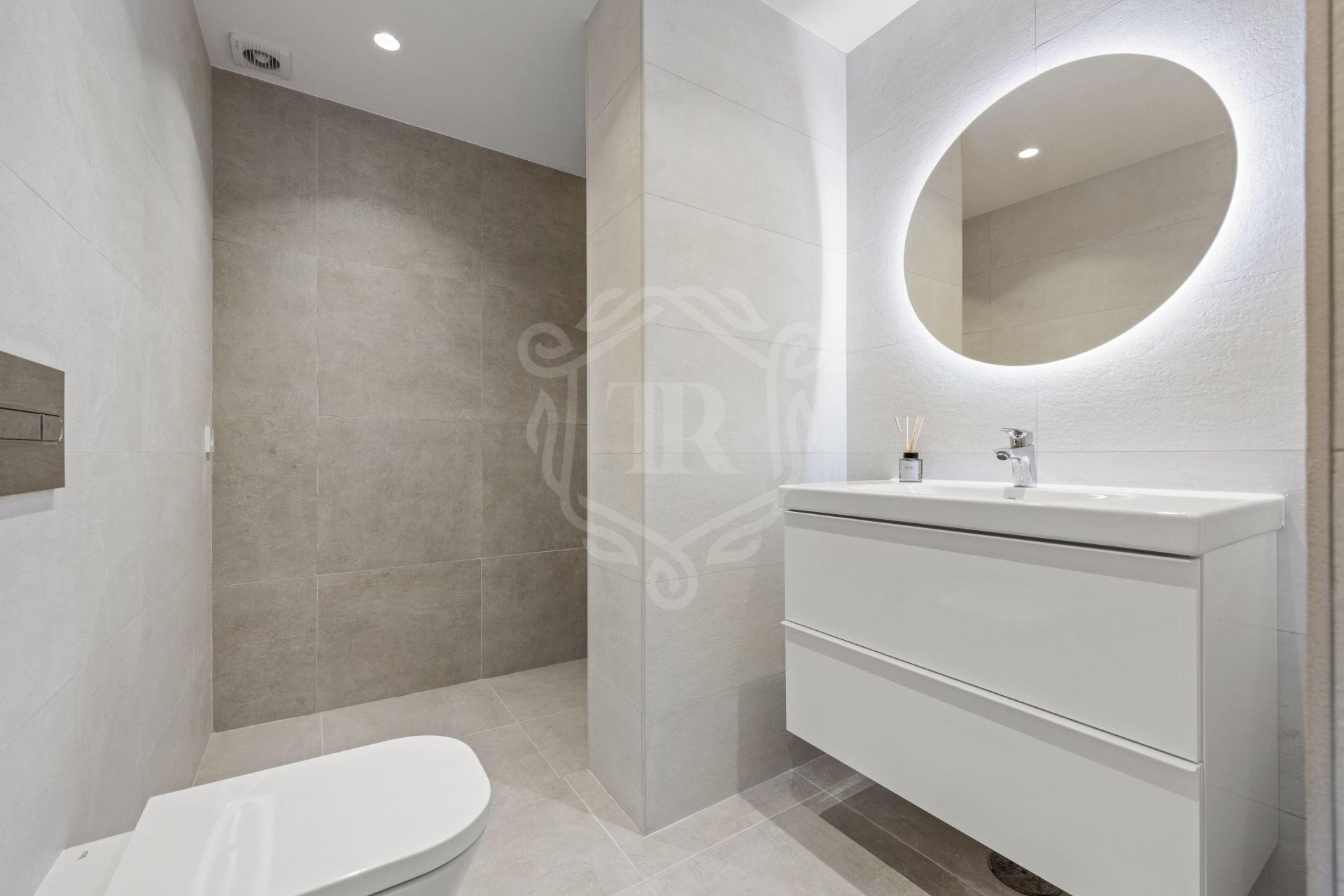 Adosado en venta en Los Algarrobos, Nueva Andalucia