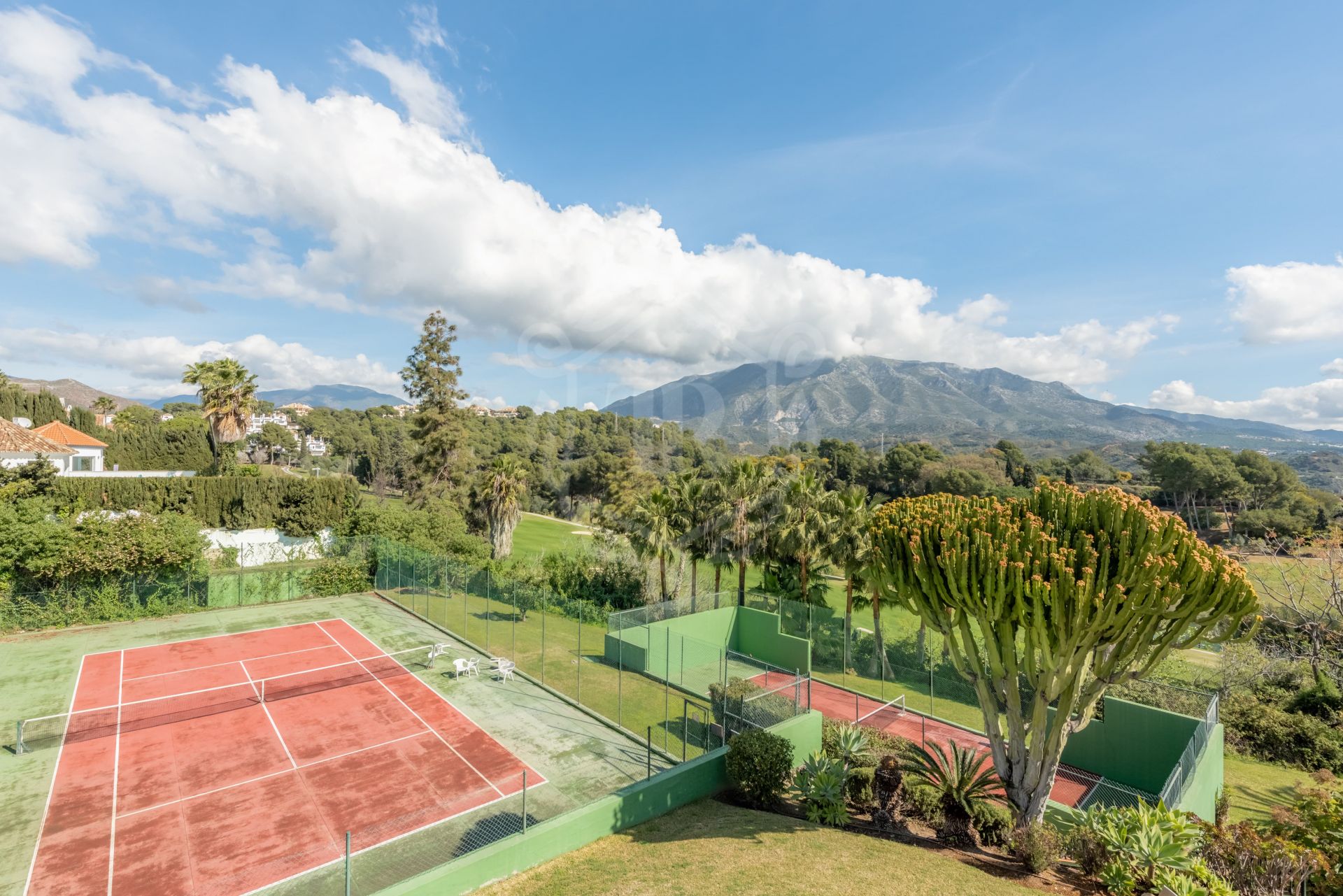 Adosado en venta en Los Algarrobos, Nueva Andalucia