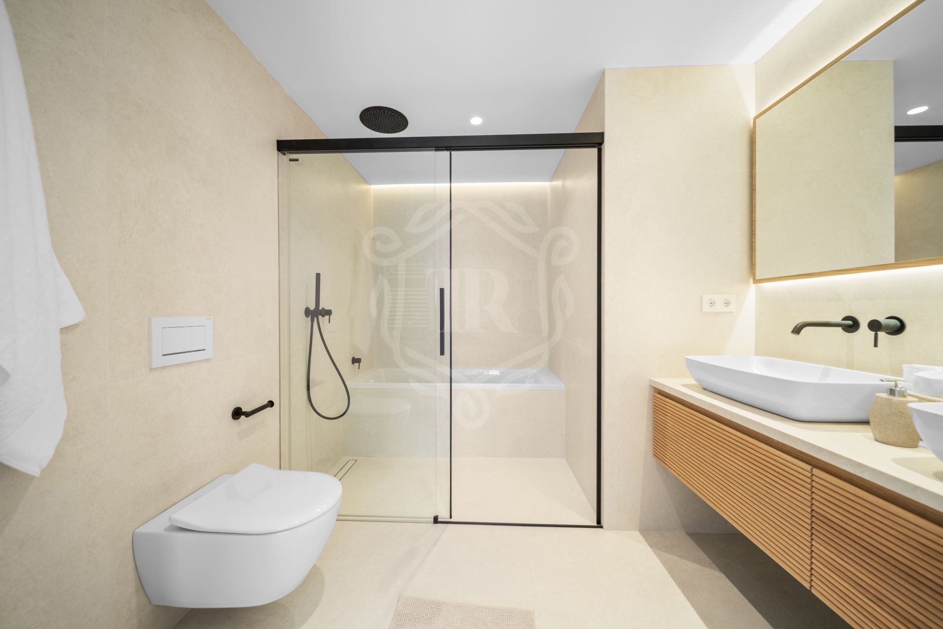 Town House for sale in El Palmeral, Nueva Andalucia