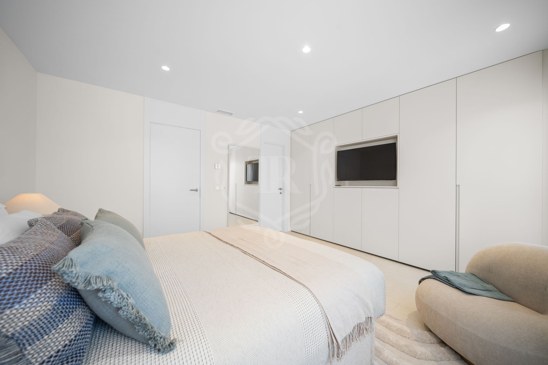 Town House for sale in El Palmeral, Nueva Andalucia