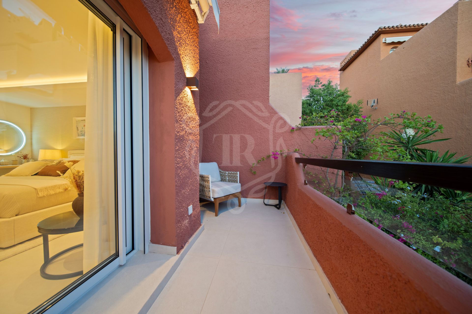 Town House for sale in El Palmeral, Nueva Andalucia