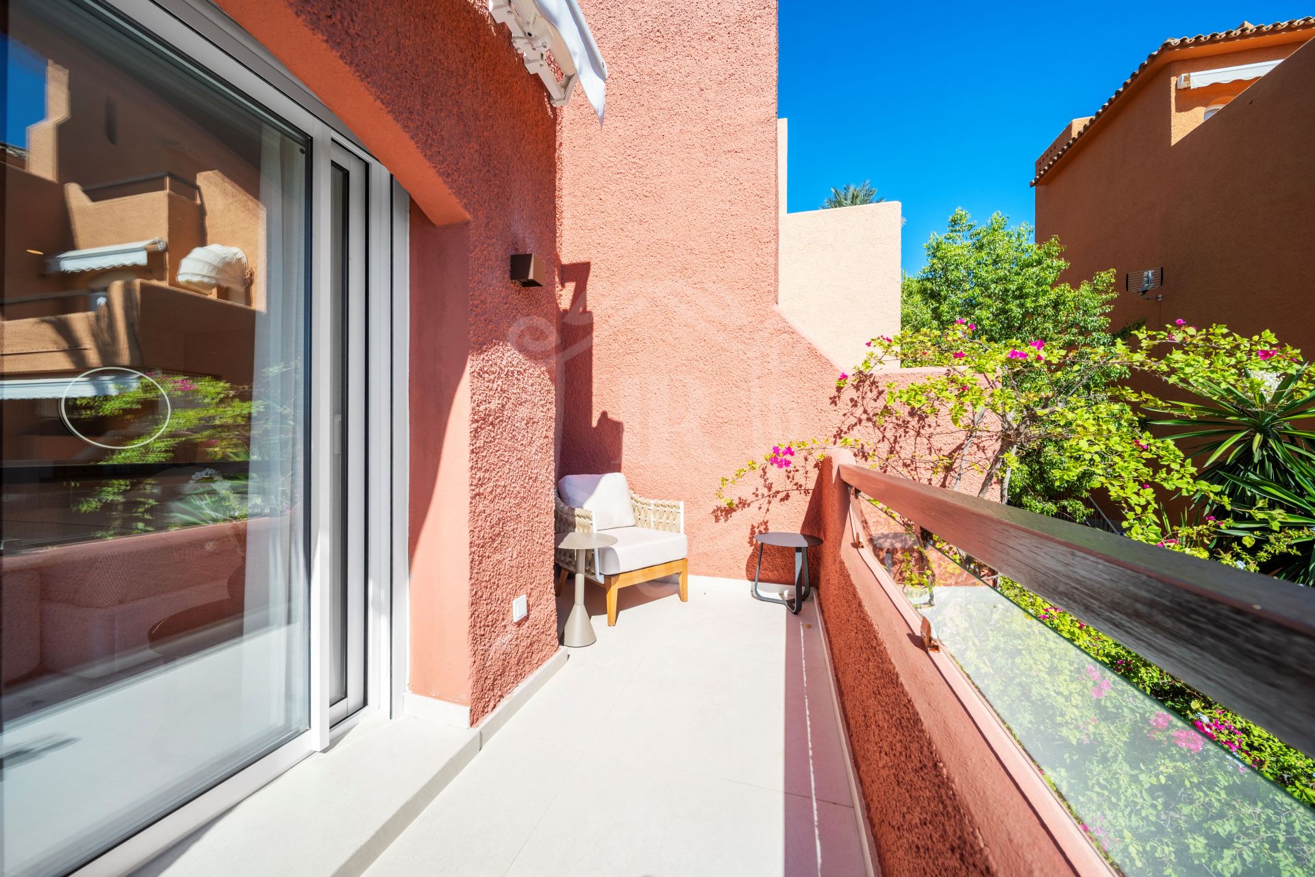 Town House for sale in El Palmeral, Nueva Andalucia