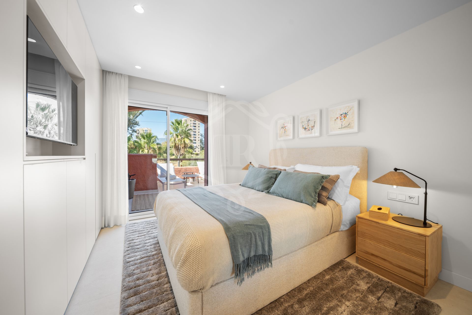 Town House for sale in El Palmeral, Nueva Andalucia