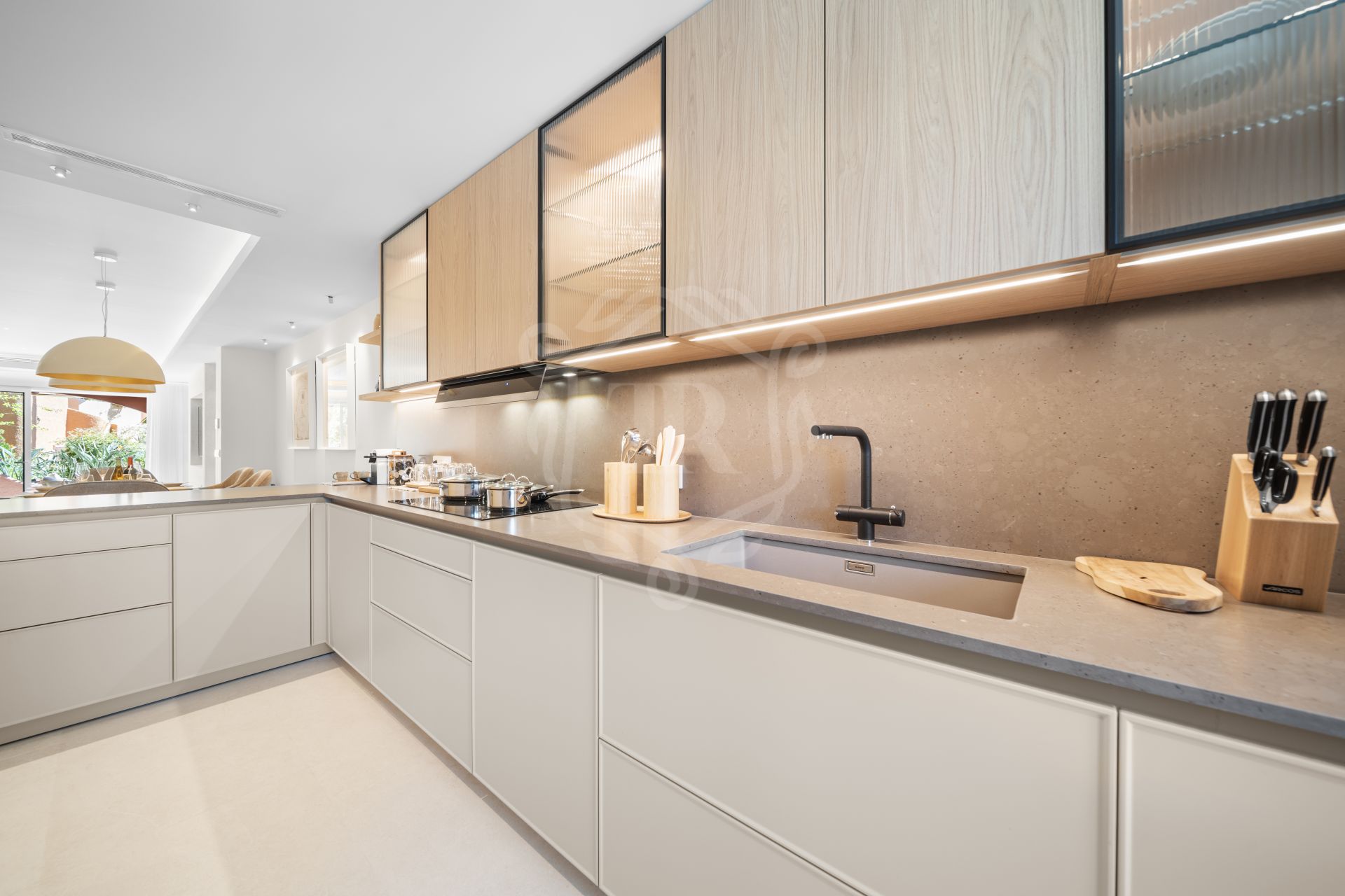 Town House for sale in El Palmeral, Nueva Andalucia