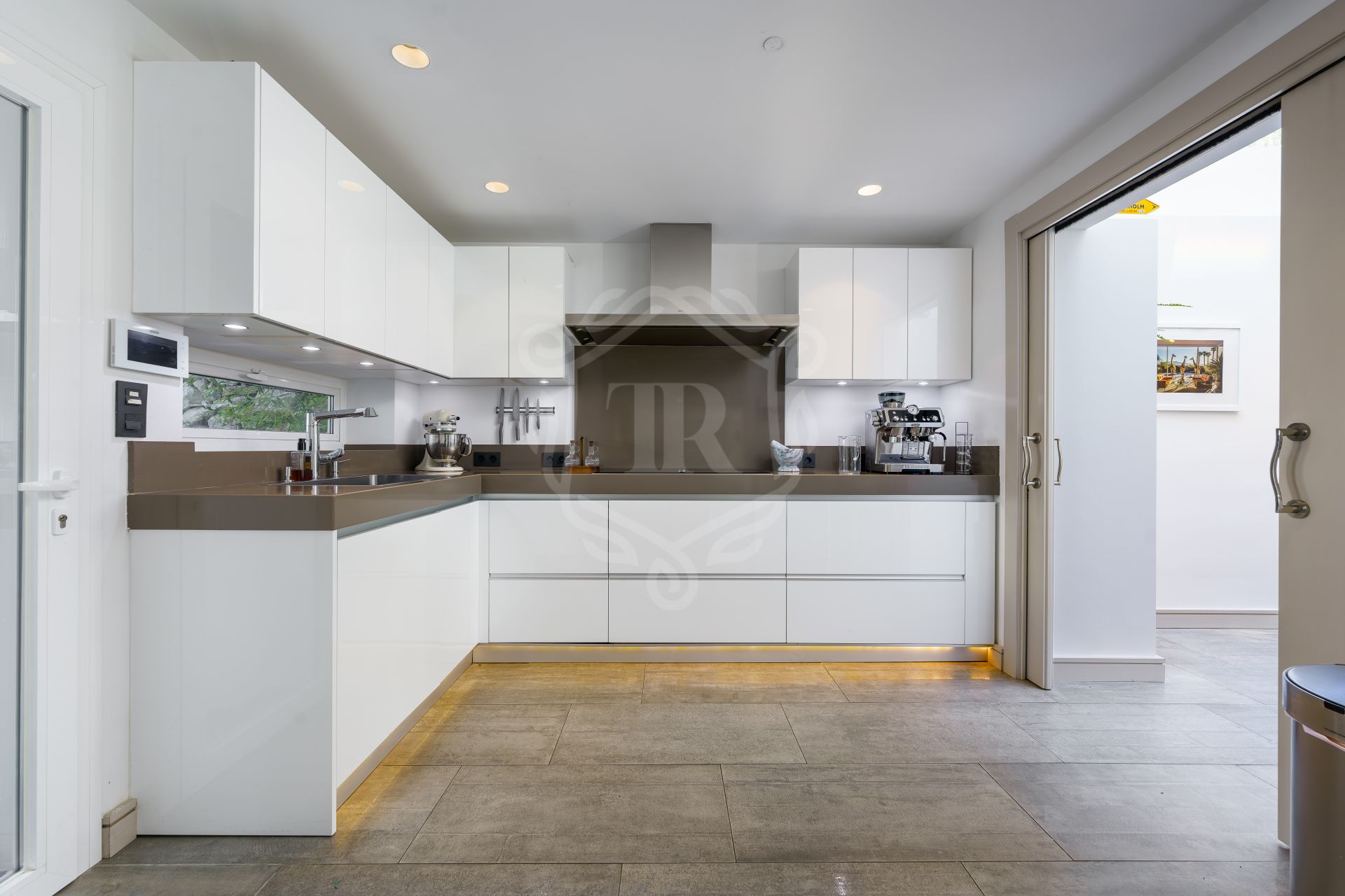 Villa en venta en Nueva Andalucia, Marbella