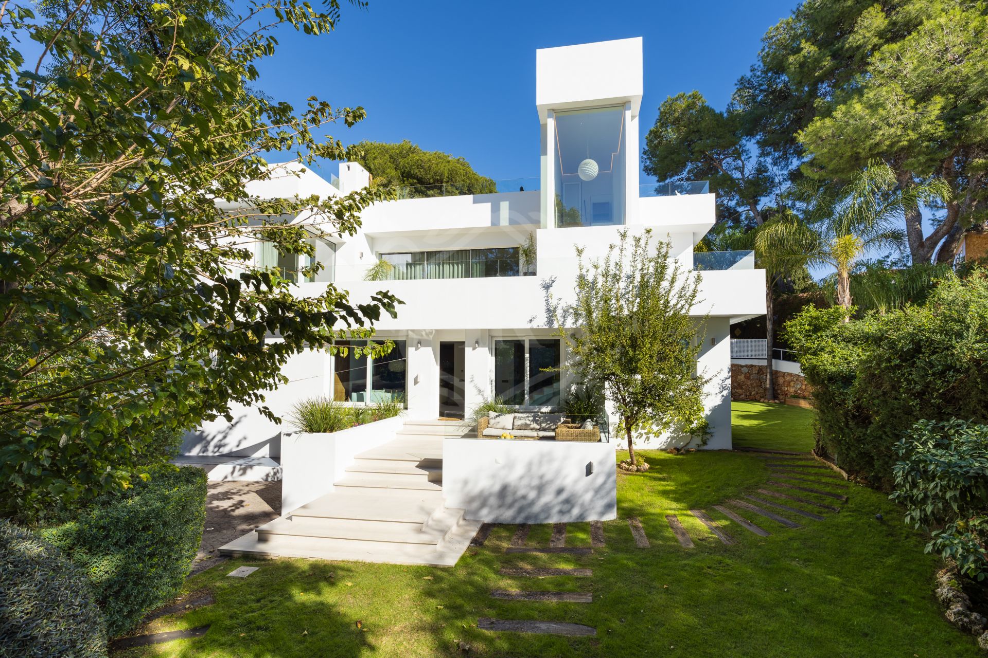 Villa en venta en Nueva Andalucia, Marbella