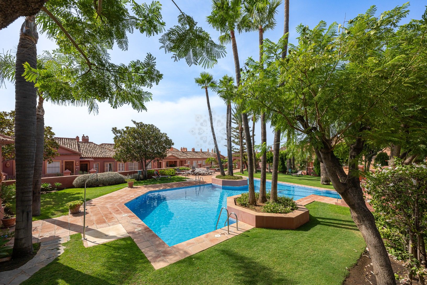 Duplex in Monte Halcones, Benahavis