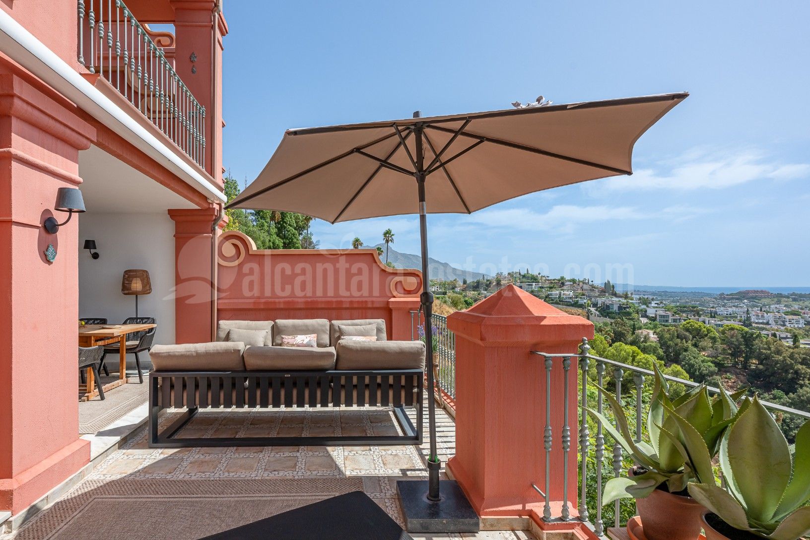 Duplex in Monte Halcones, Benahavis