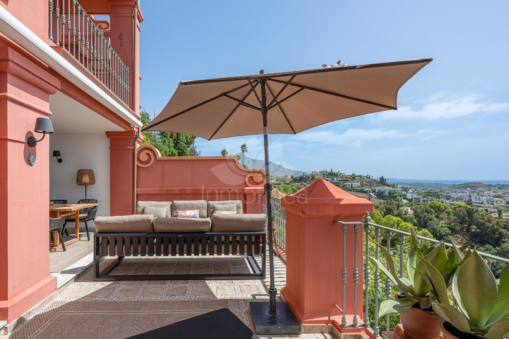 Duplex in Monte Halcones, Benahavis