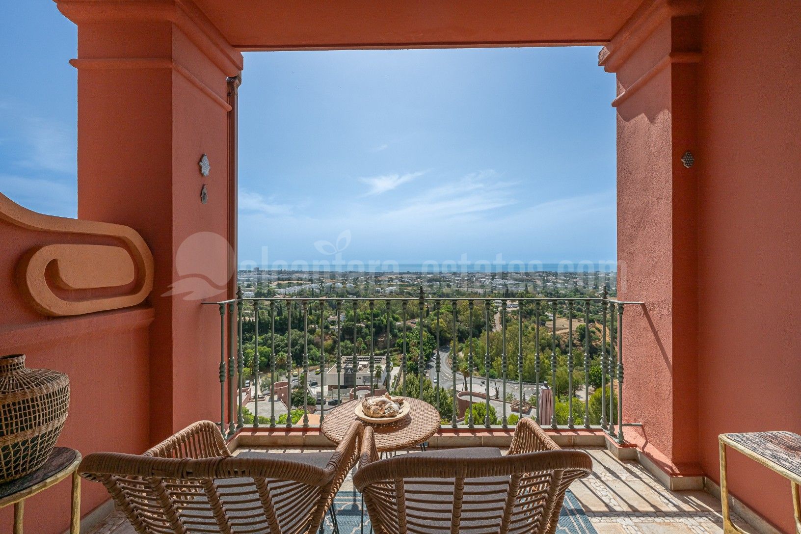 Duplex in Monte Halcones, Benahavis