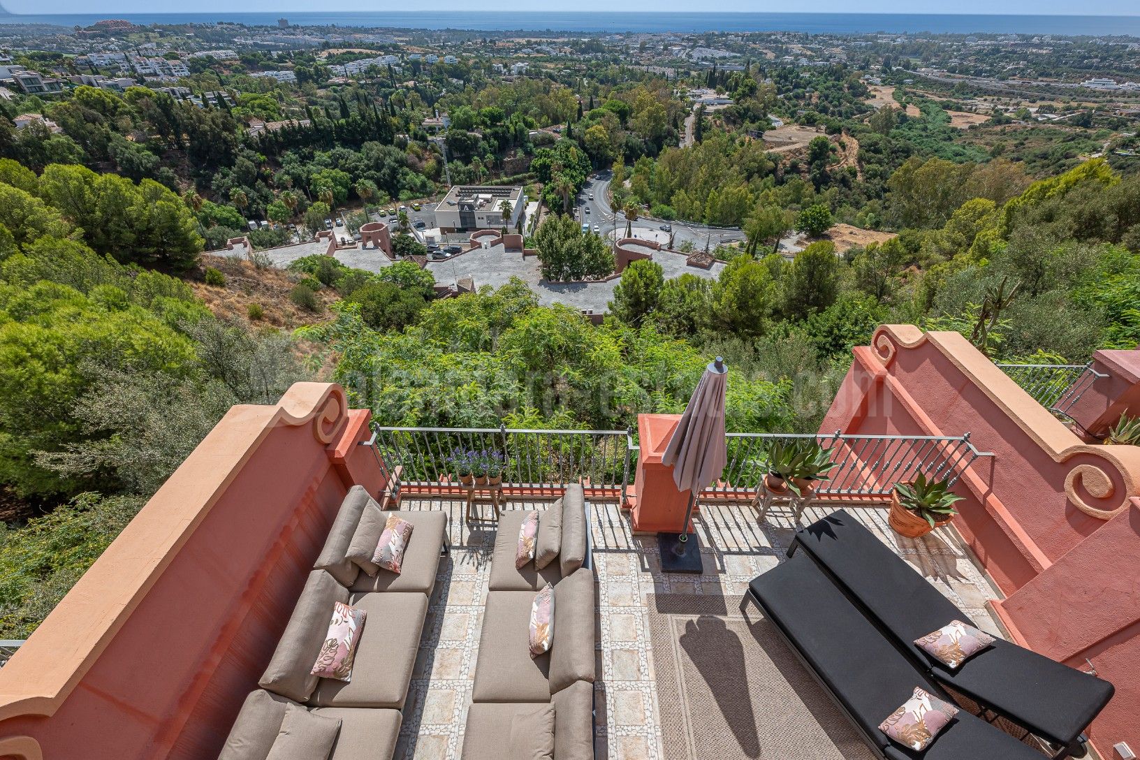 Duplex in Monte Halcones, Benahavis