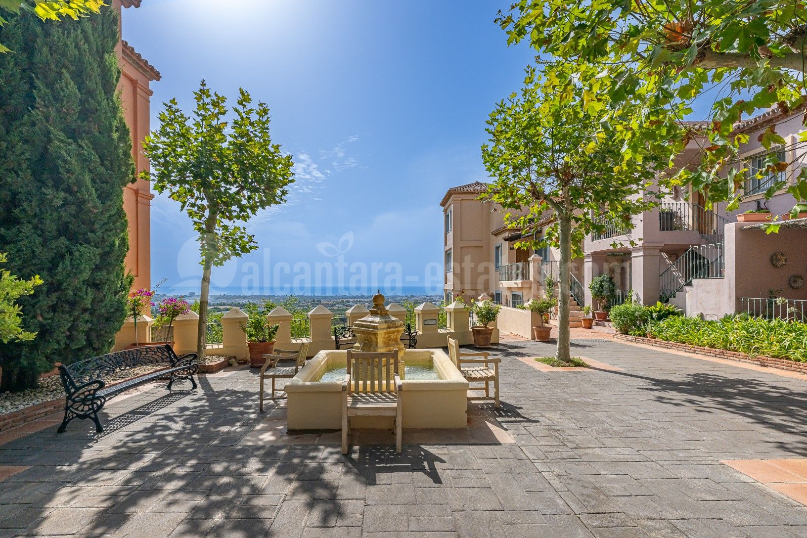 Duplex in Monte Halcones, Benahavis