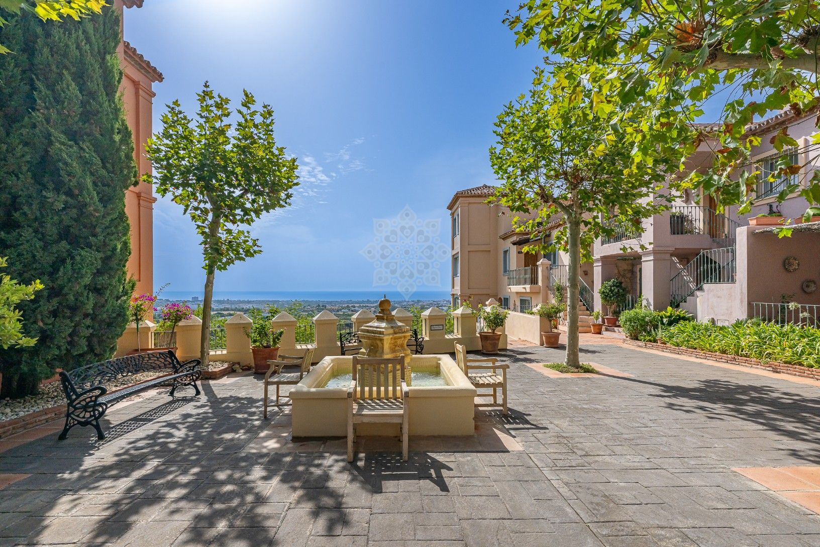 Duplex in Monte Halcones, Benahavis