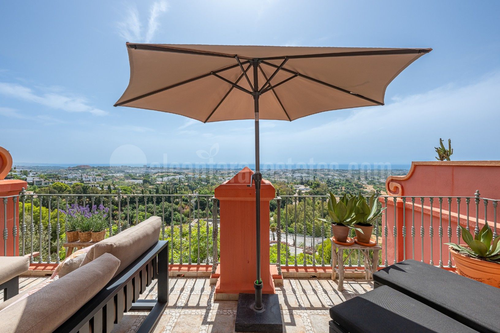 Duplex in Monte Halcones, Benahavis