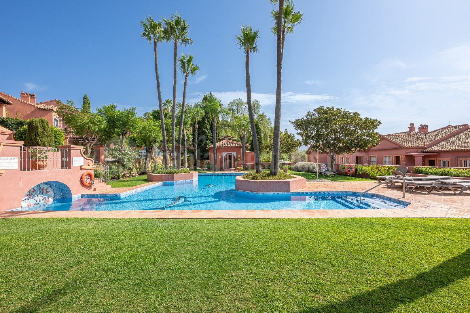 Duplex in Monte Halcones, Benahavis
