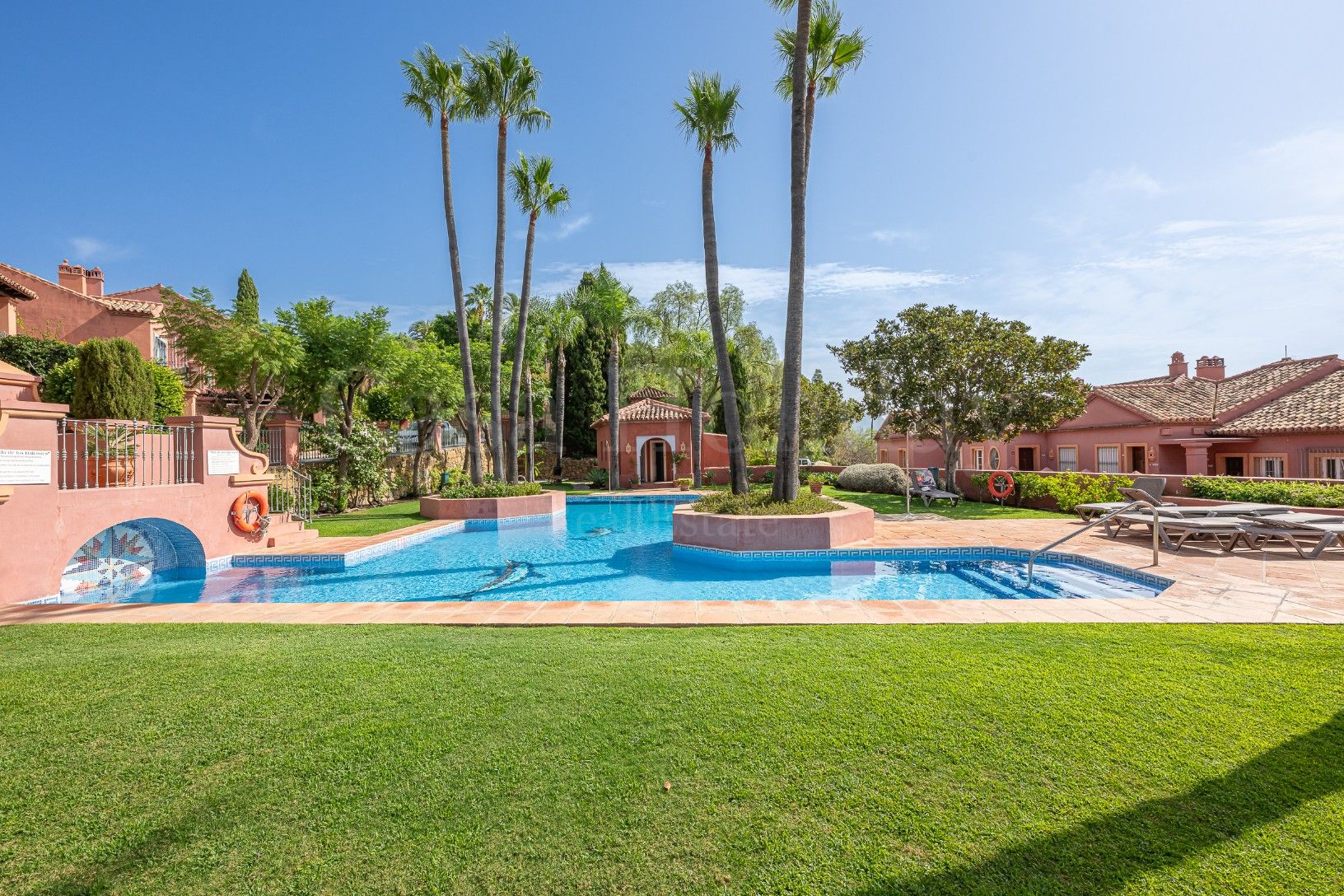 Duplex in Monte Halcones, Benahavis
