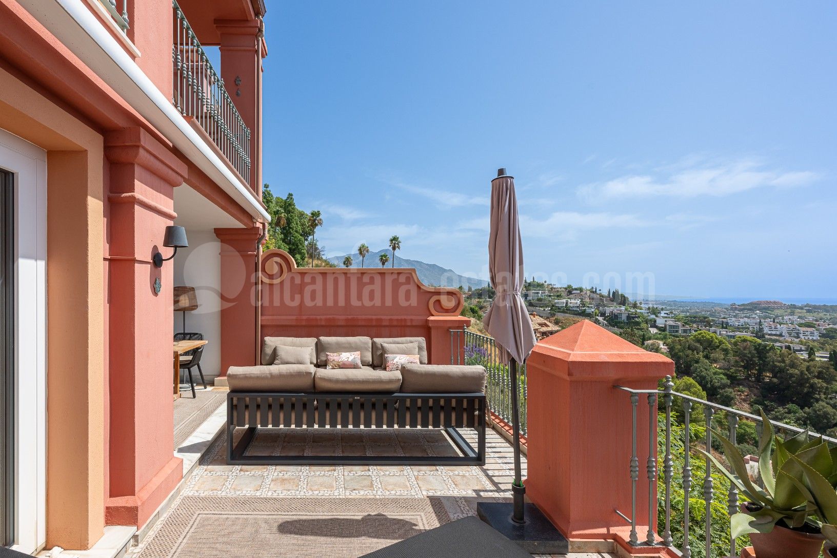 Duplex in Monte Halcones, Benahavis