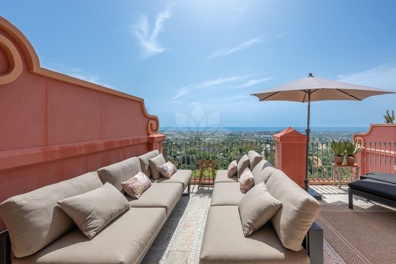 Duplex in Monte Halcones, Benahavis