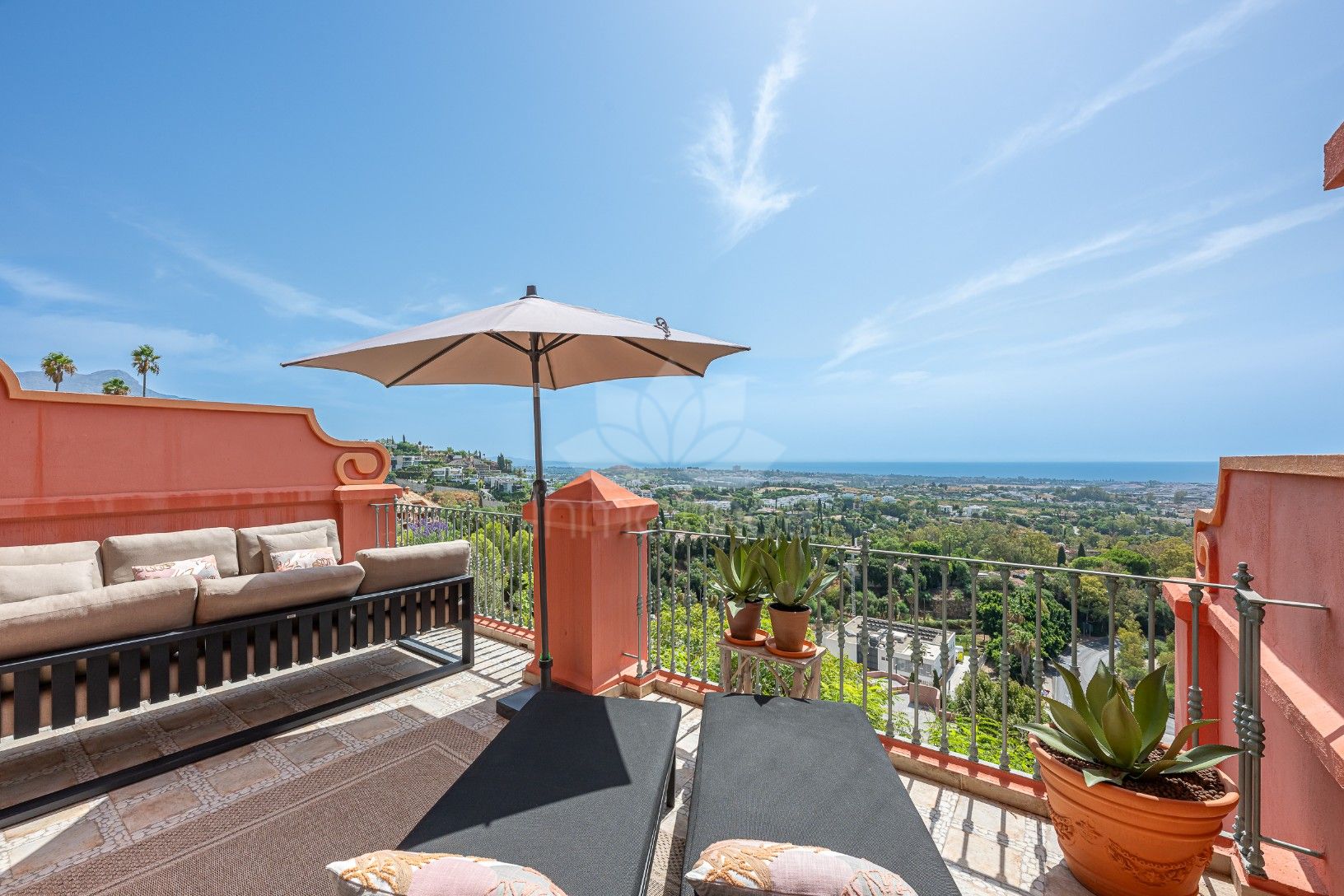 Duplex in Monte Halcones, Benahavis