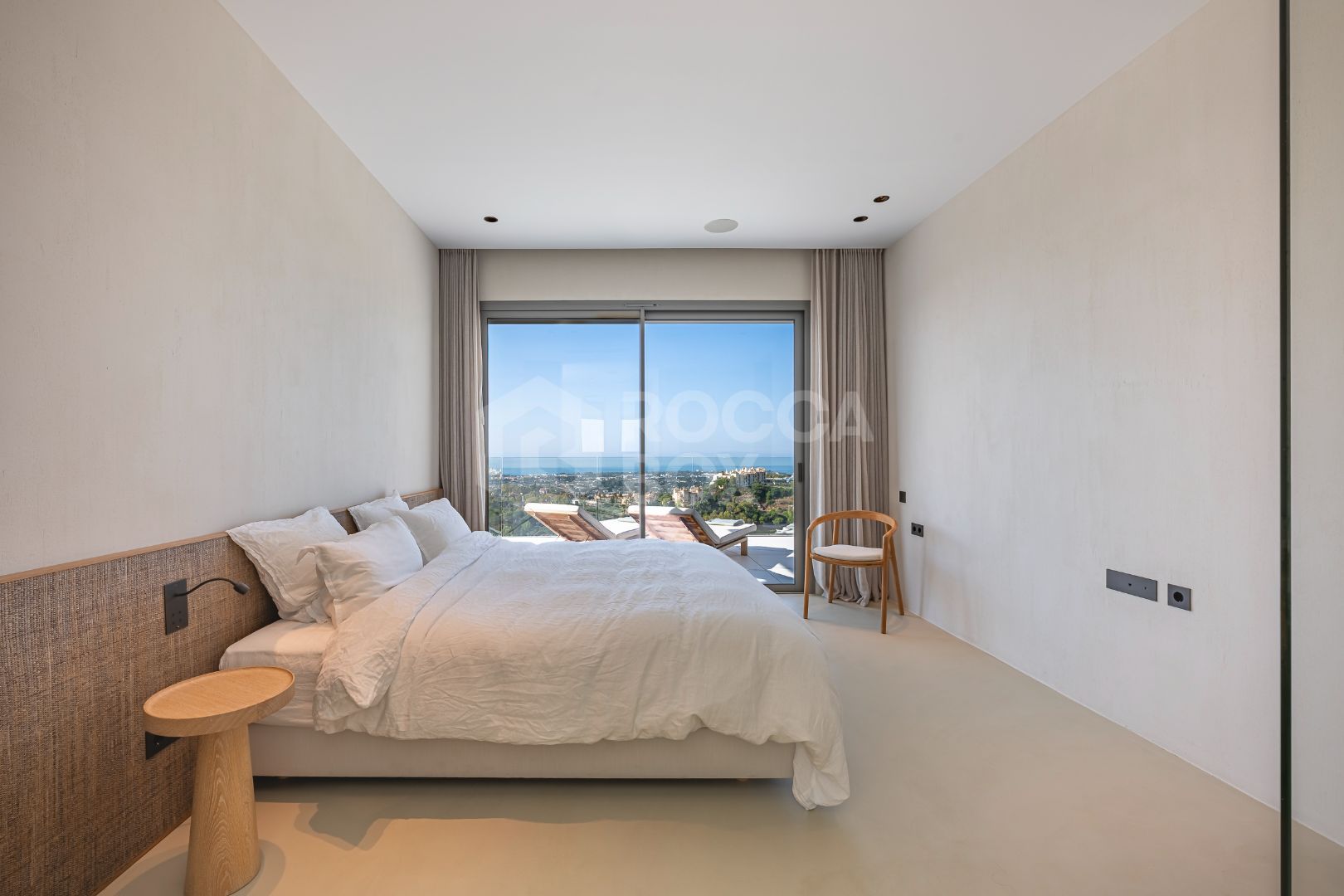 Stunning corner middle floor apartment with panoramic golf & sea views