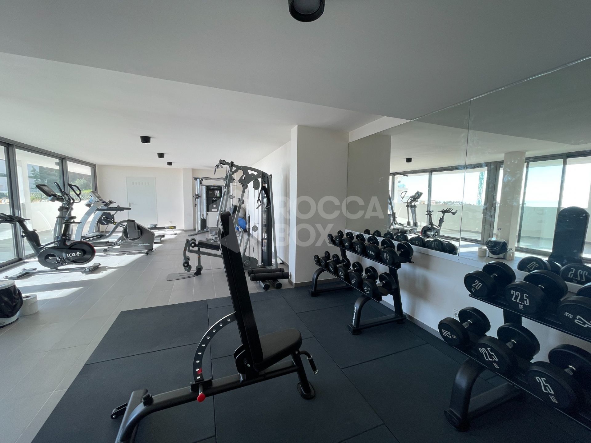 Stunning corner middle floor apartment with panoramic golf & sea views