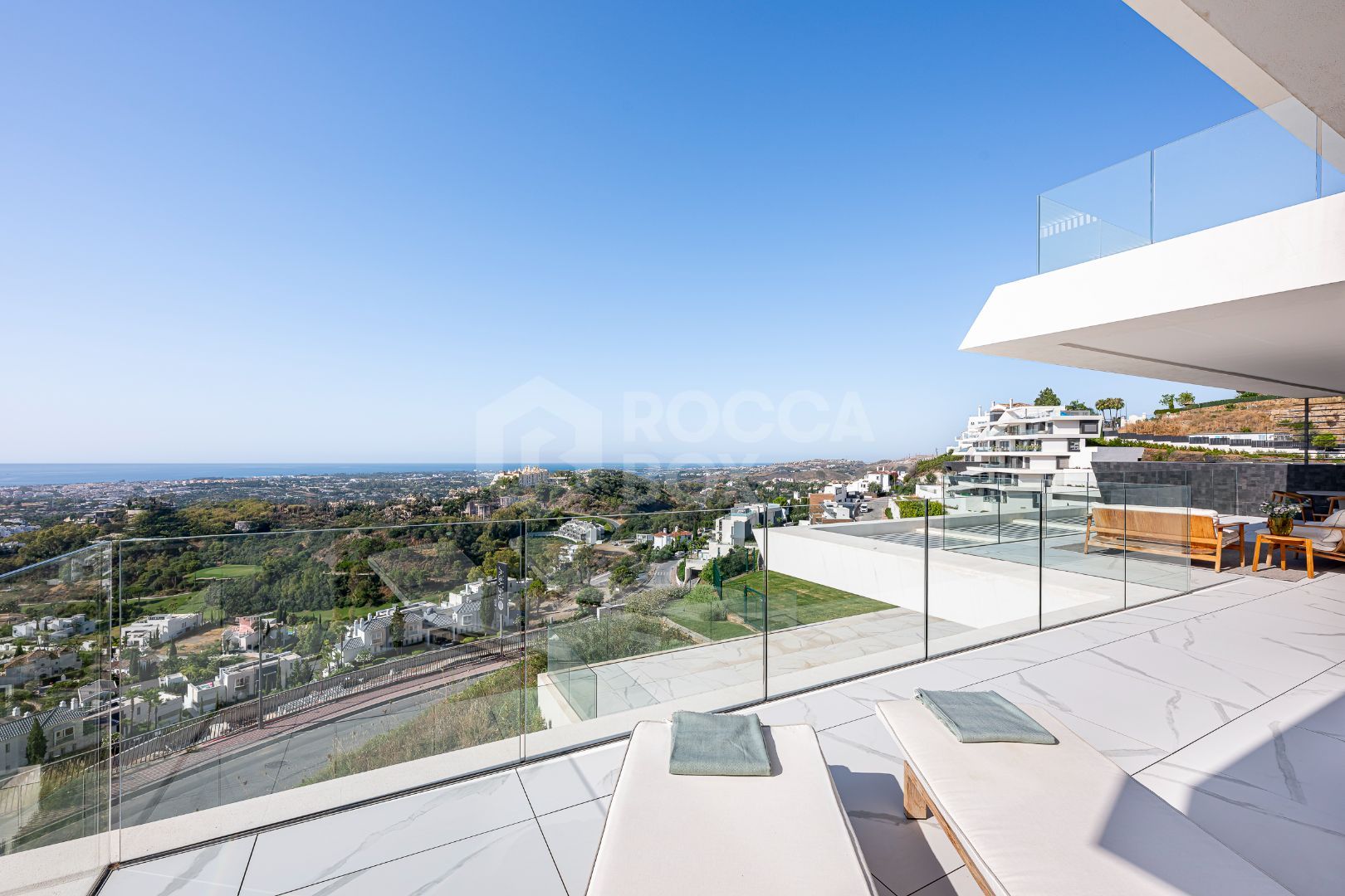 Stunning corner middle floor apartment with panoramic golf & sea views