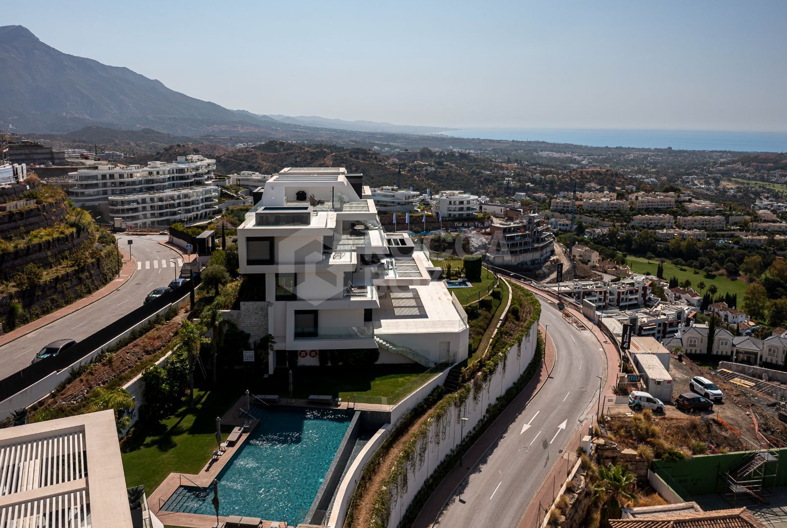 Stunning corner middle floor apartment with panoramic golf & sea views
